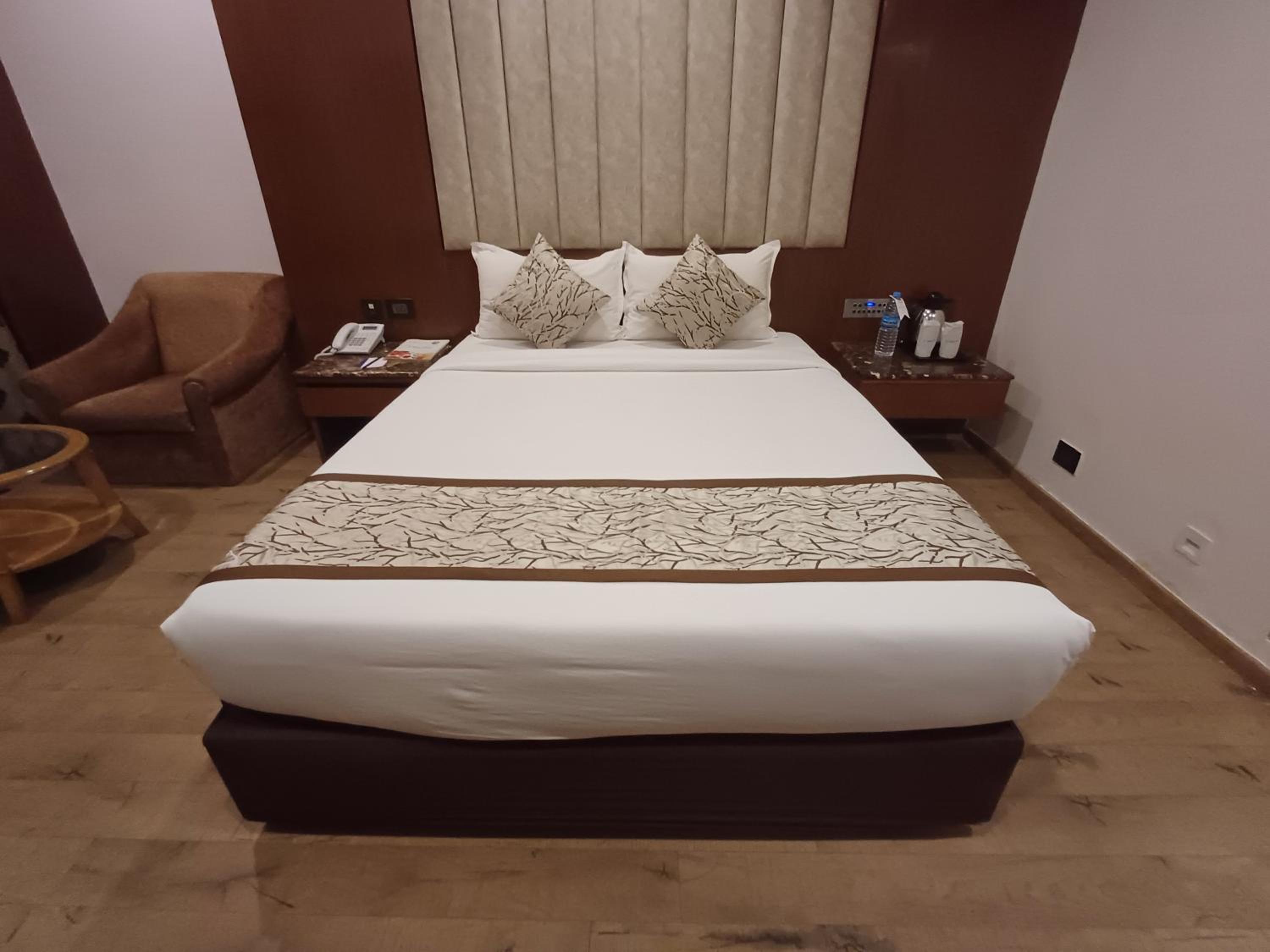 Deluxe Double Room - Photo 10