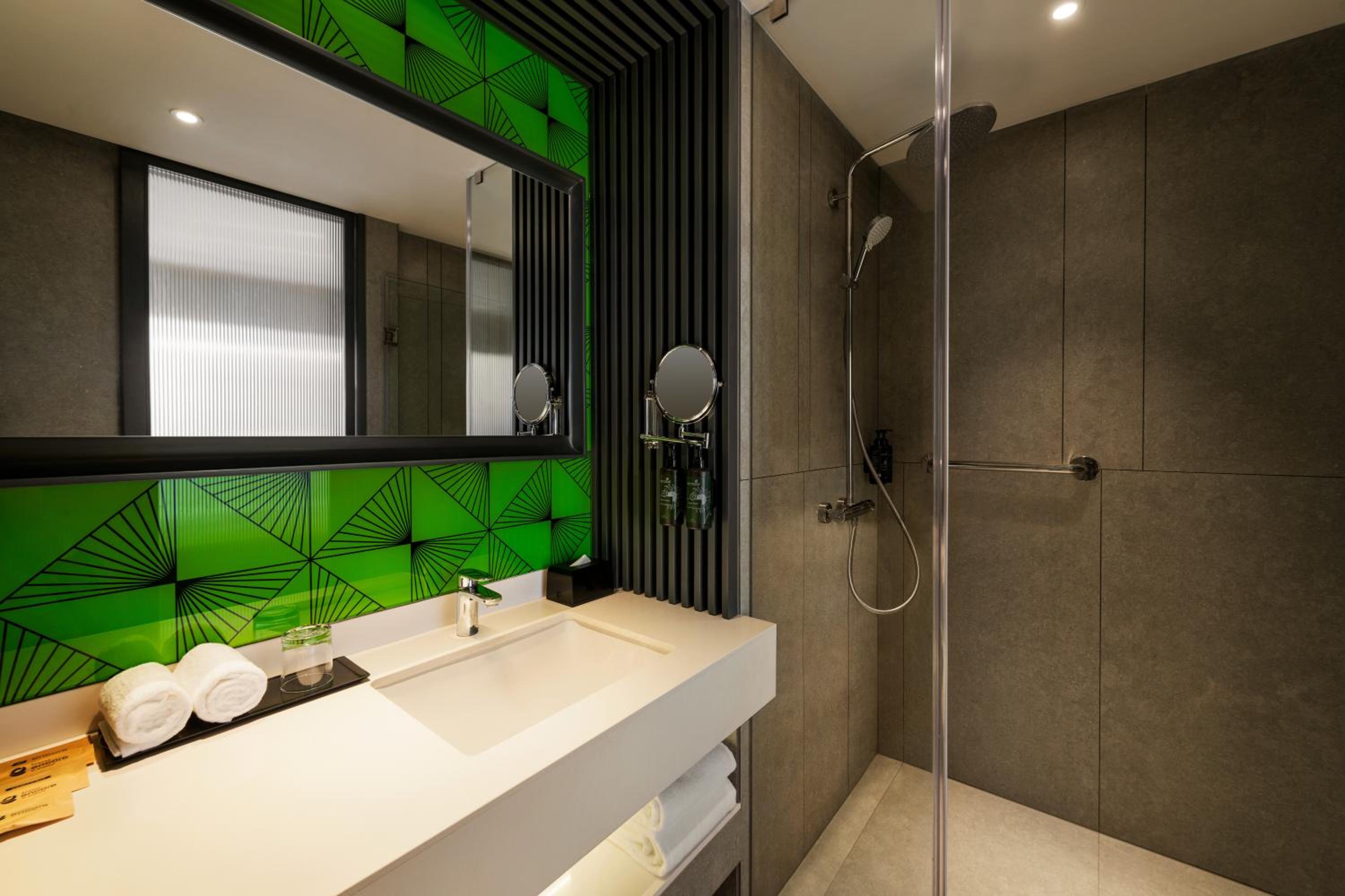 Suite - Photo 2