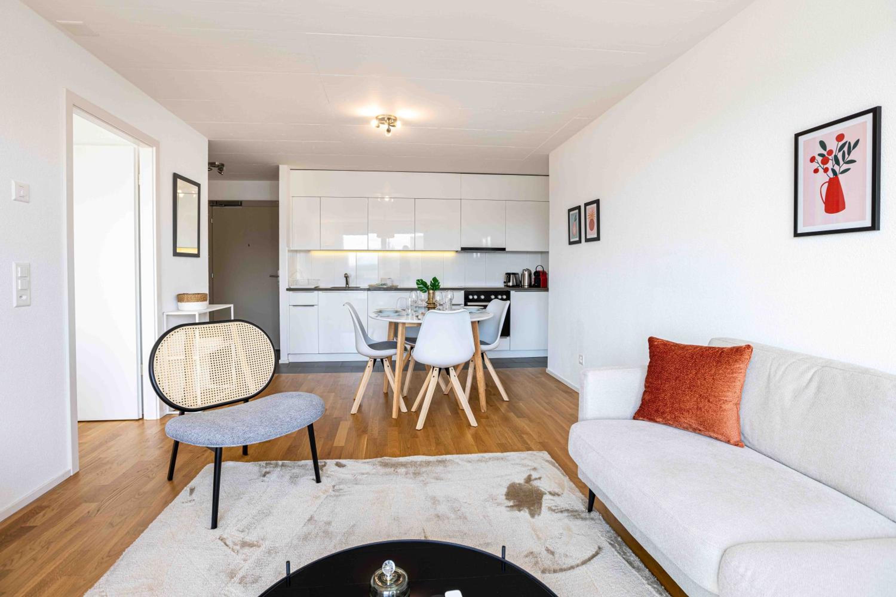 One-Bedroom Apartment photo 1