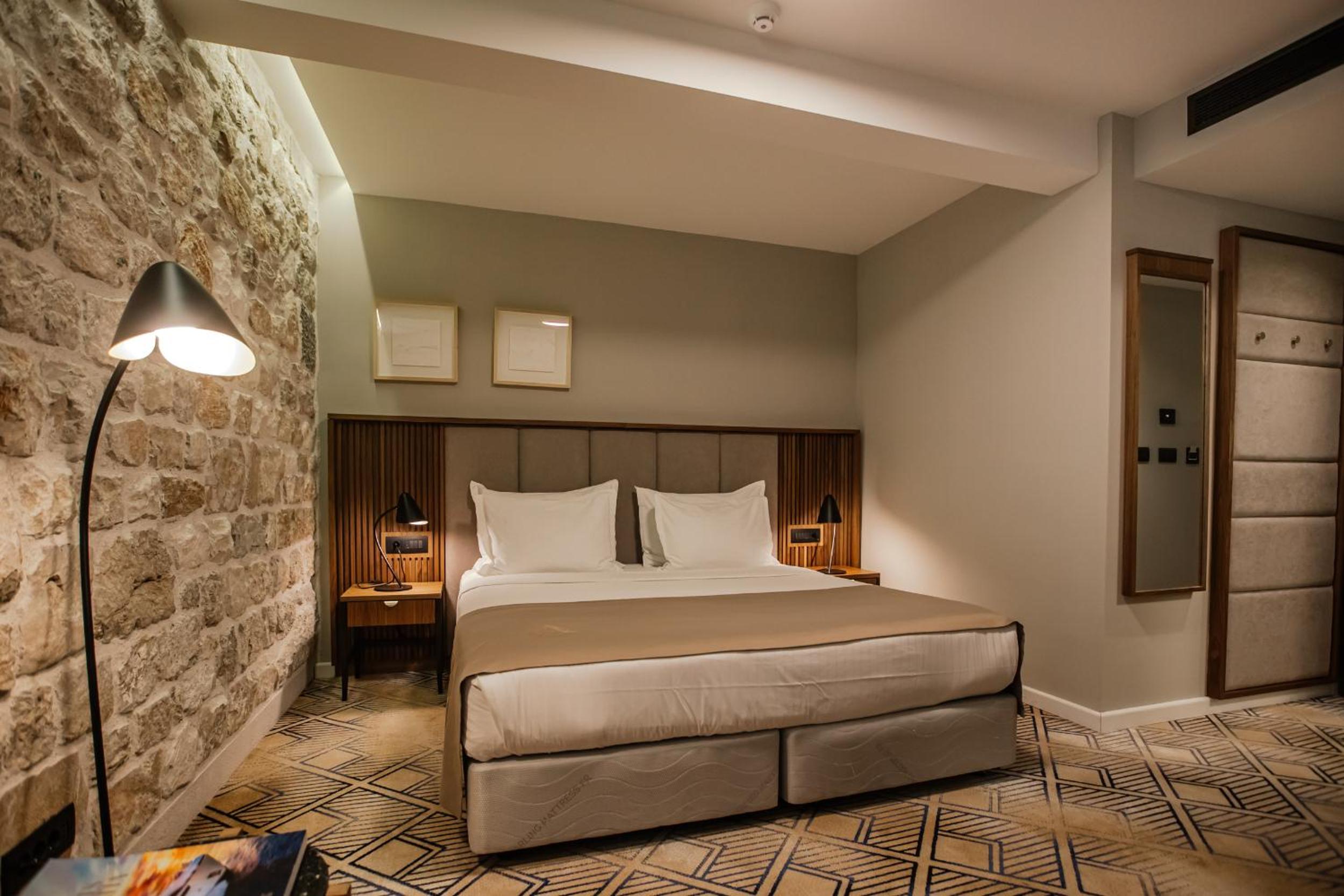 Standard Double or Twin Room - Photo 6