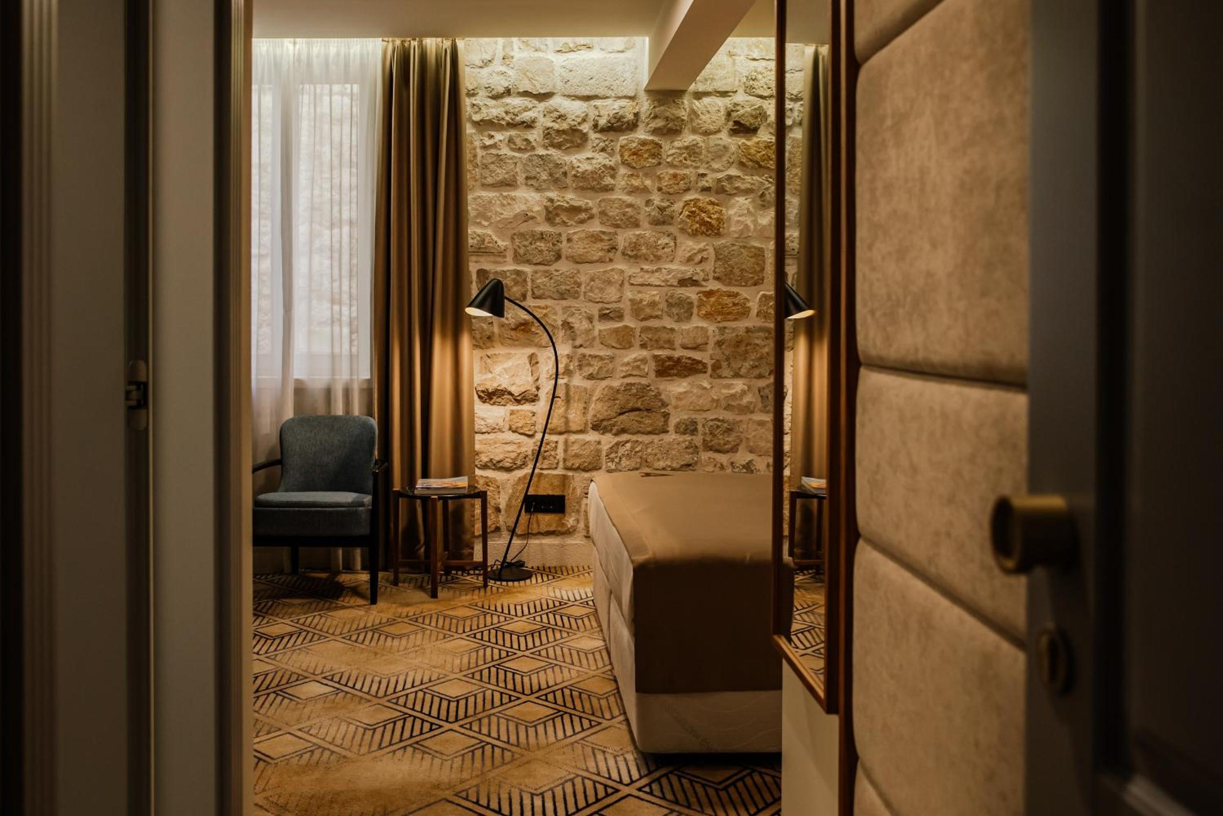 Standard Double or Twin Room - Photo 5