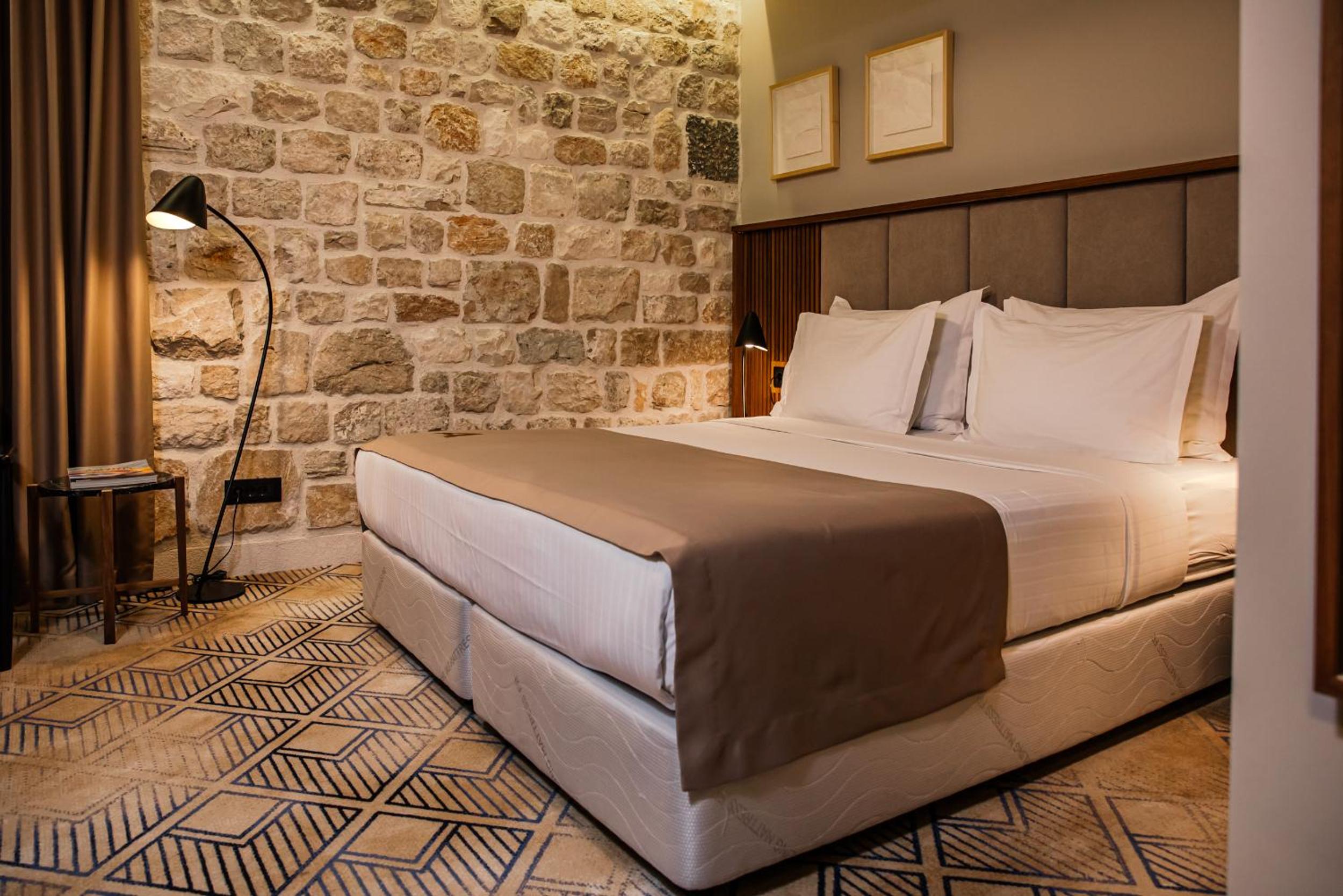 Standard Double or Twin Room - Photo 4