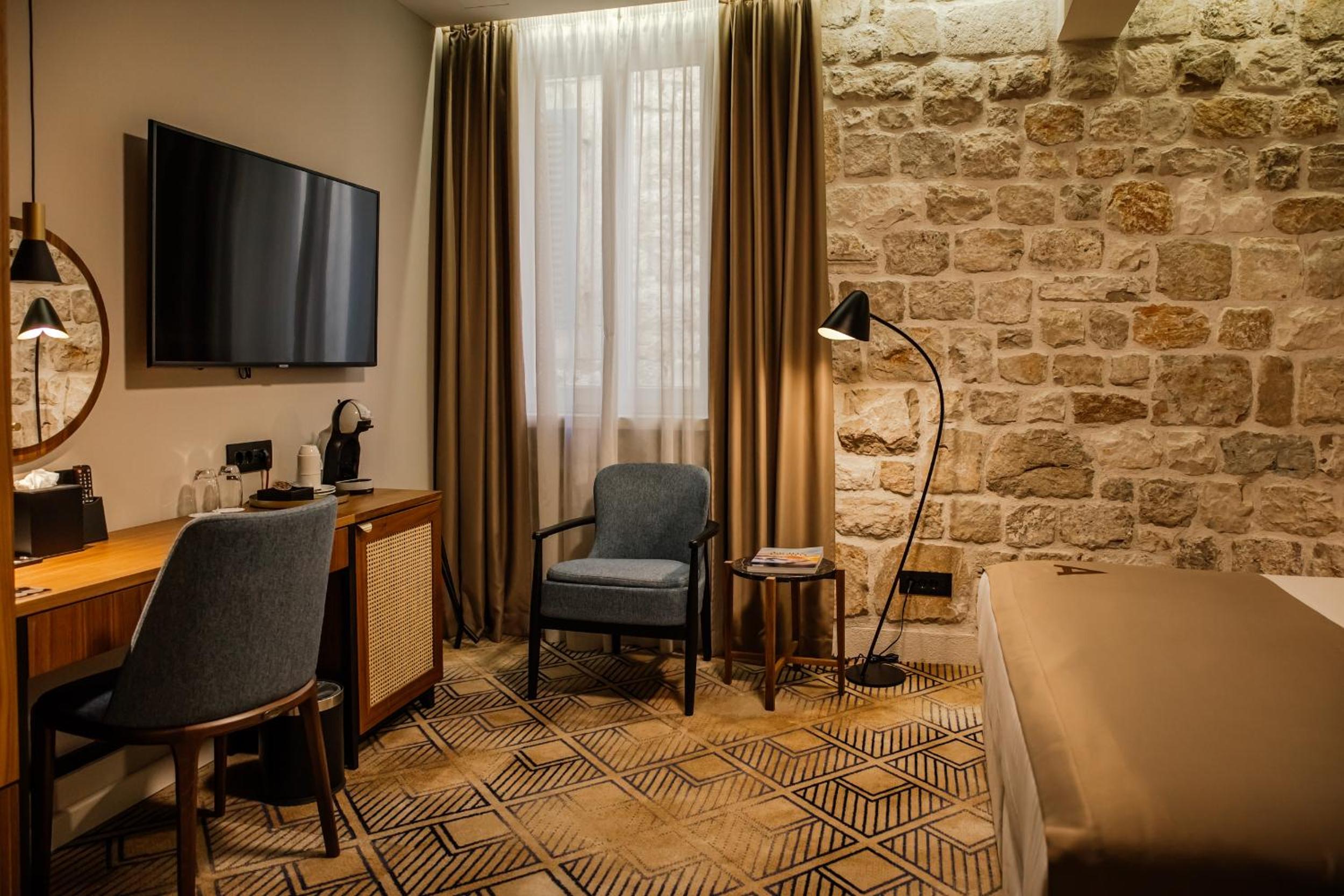 Standard Double or Twin Room - Photo 1