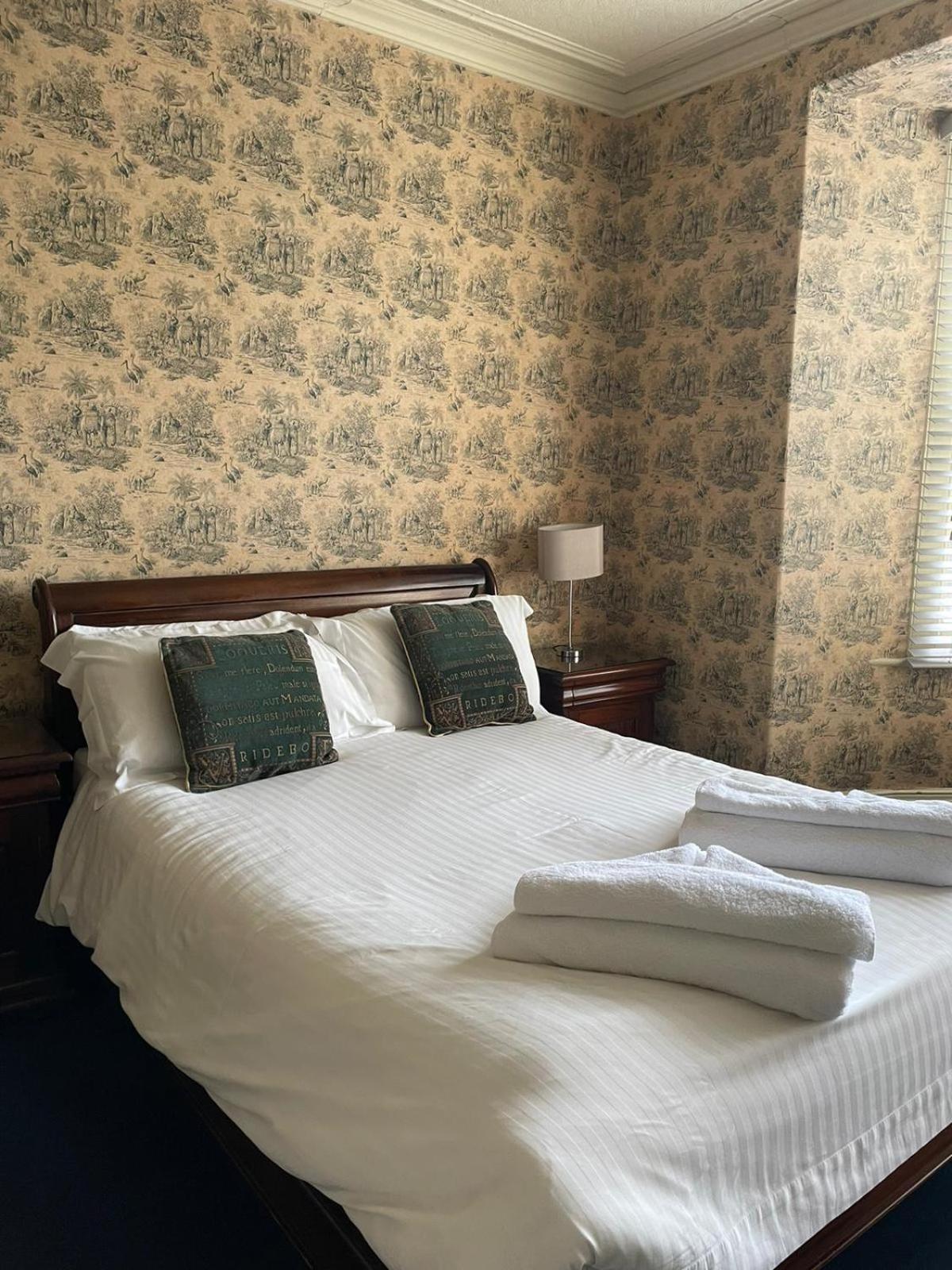 Double Room - Photo 7