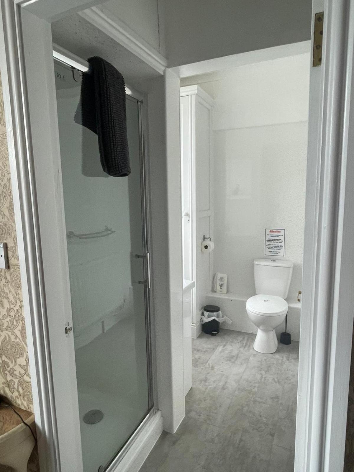 Twin Room - Photo 2