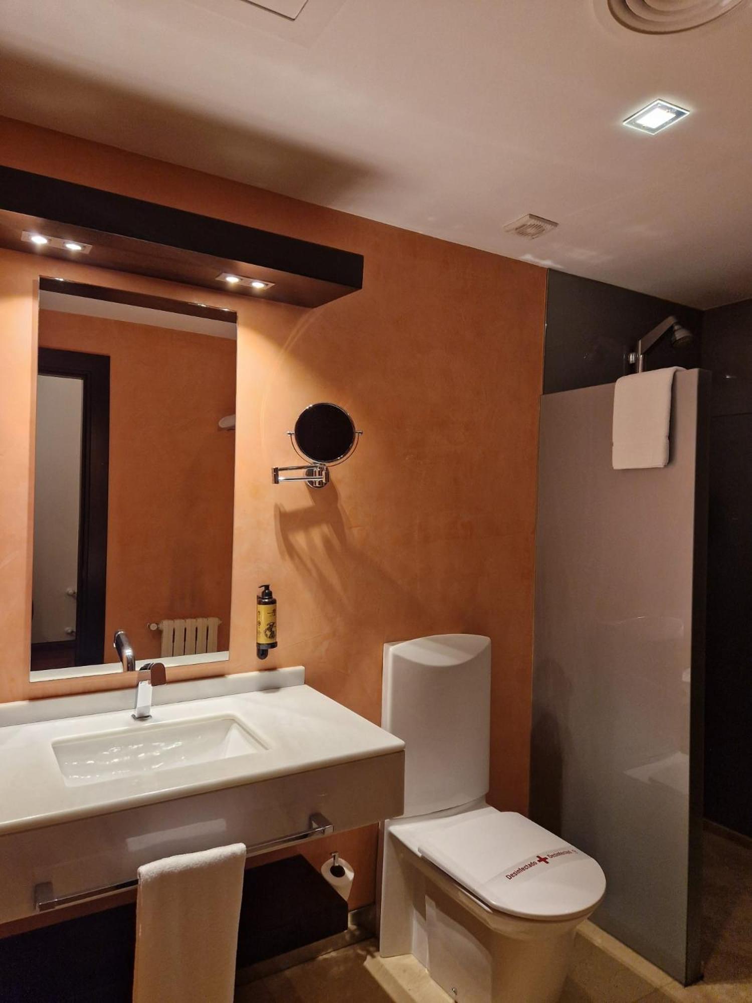 Basic Single Room - Photo 4