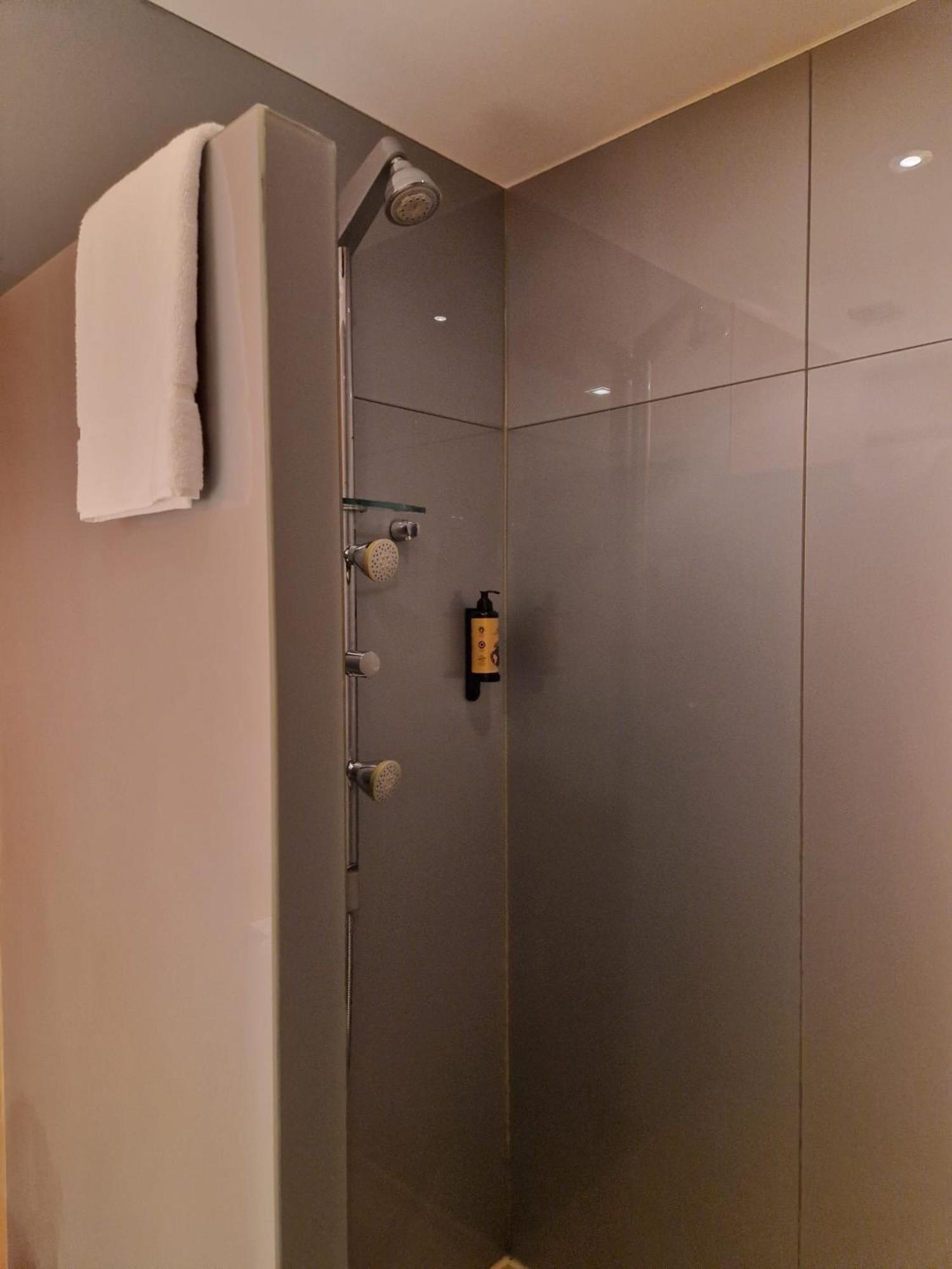 Basic Single Room - Photo 3