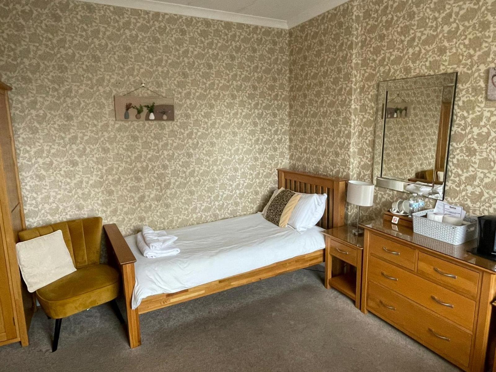 Twin Room - Photo 4