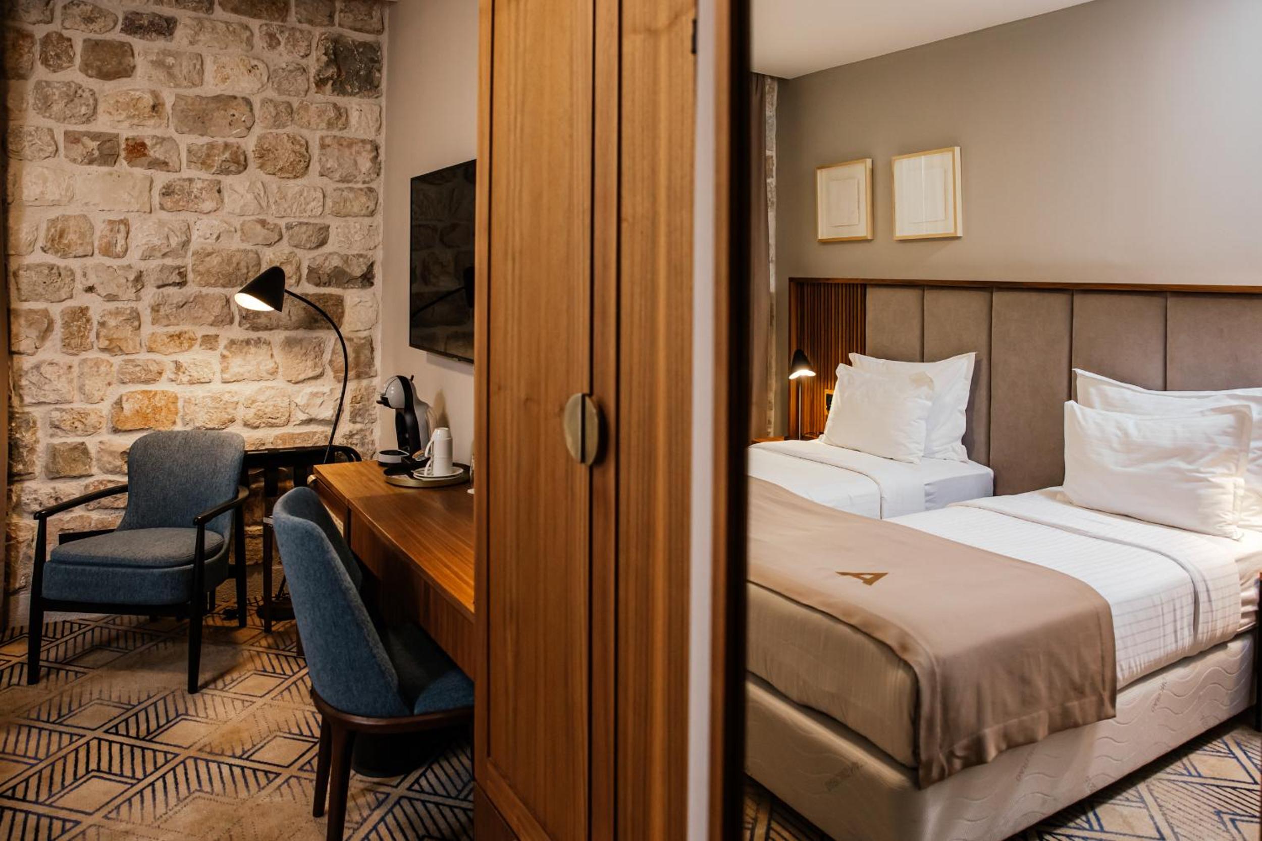Standard Double or Twin Room - Photo 10