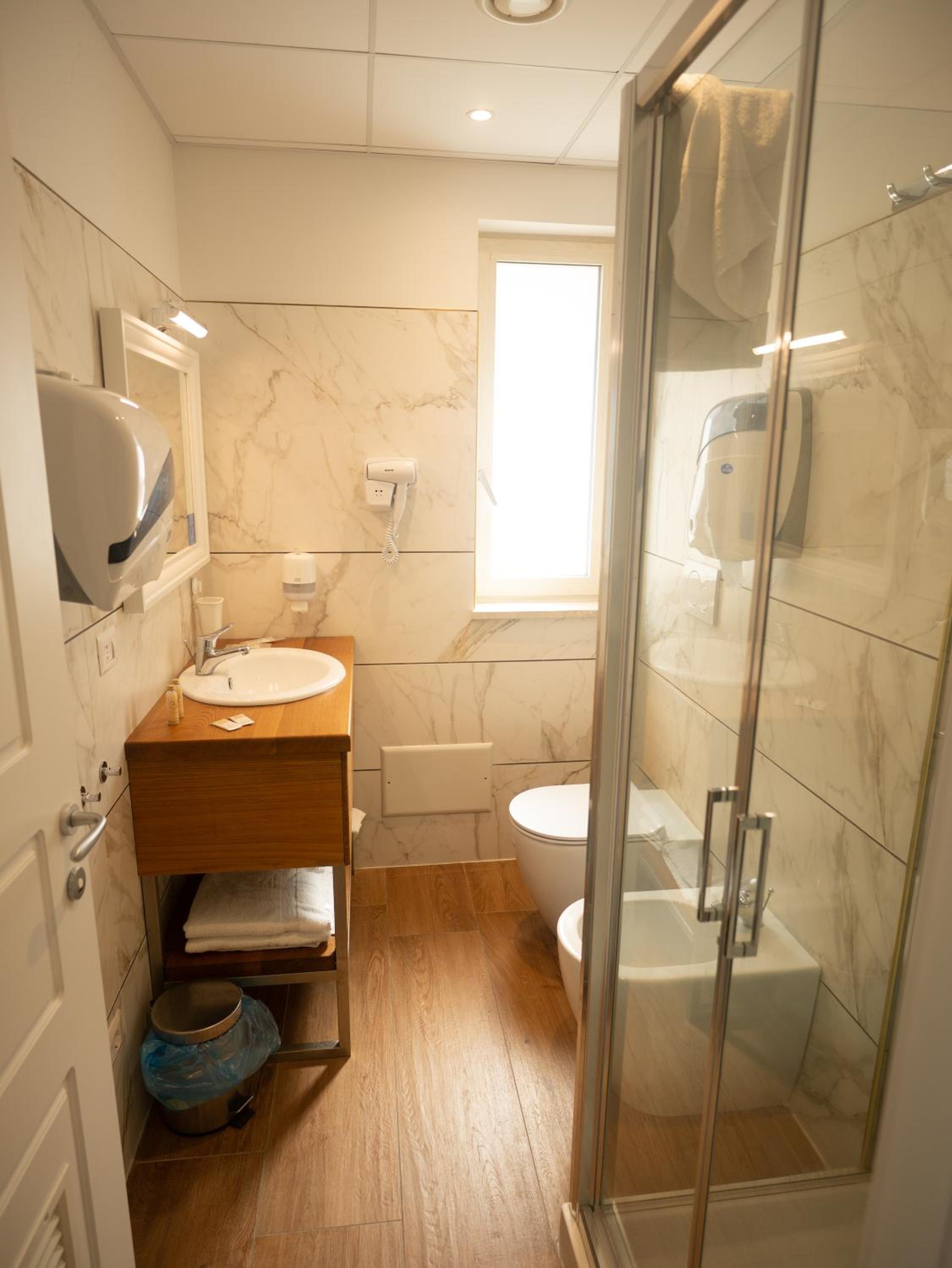 Basic Triple Room photo 2