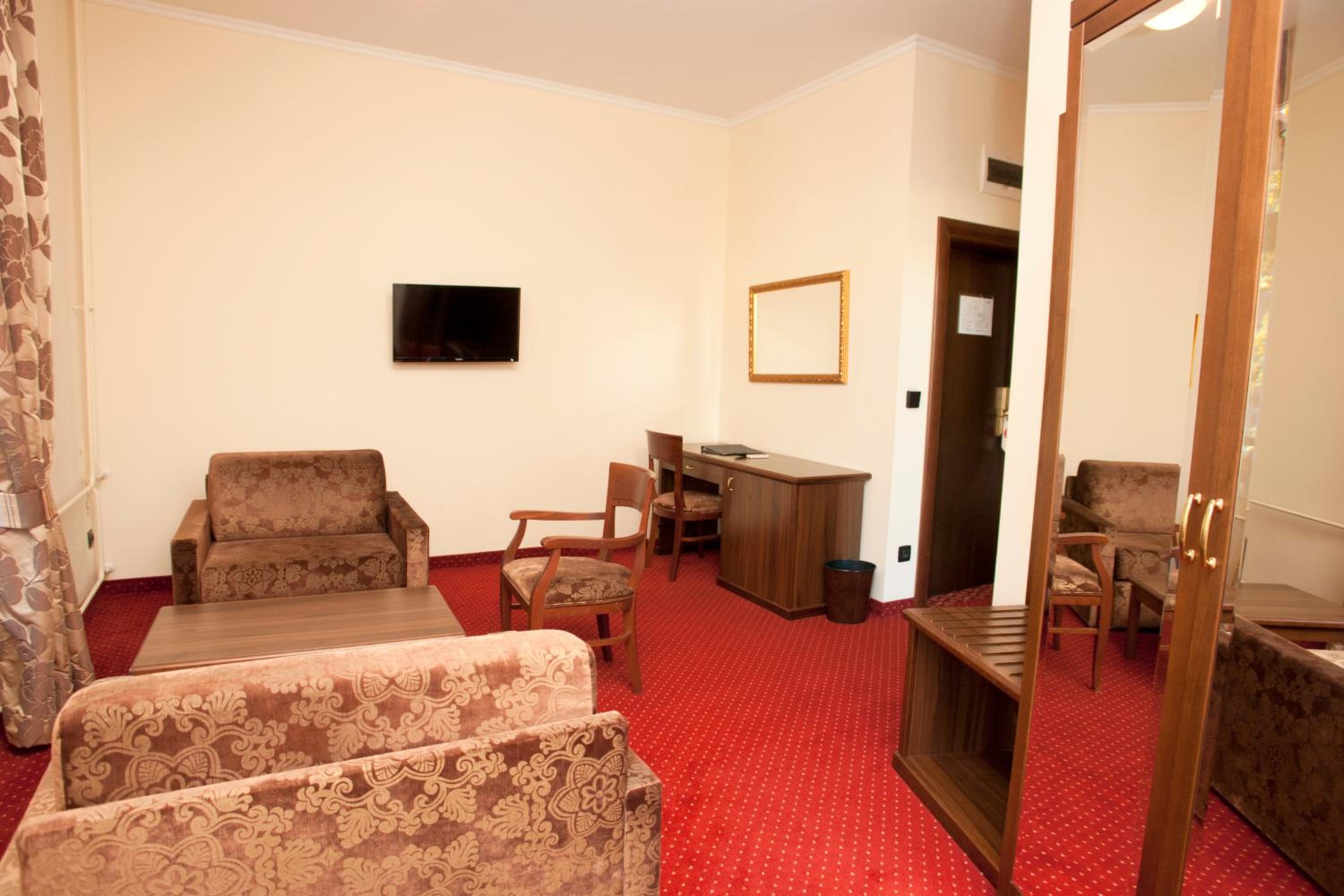 Suite - Photo 2