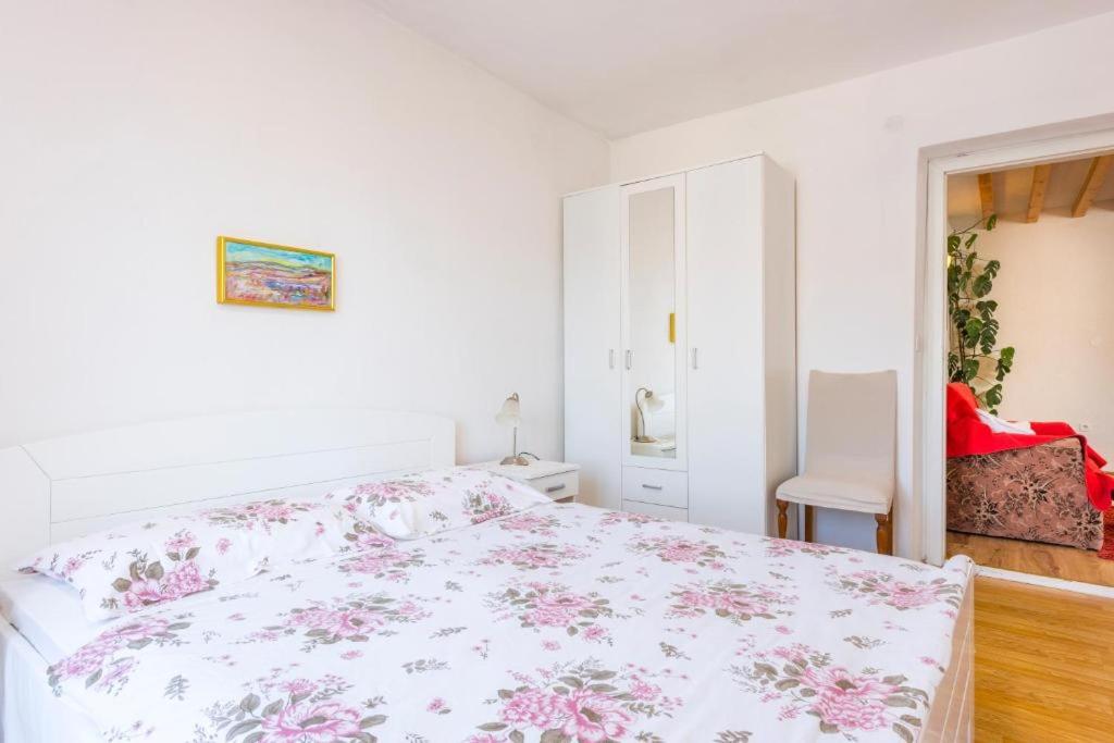 Apartment with Sea View photo 1