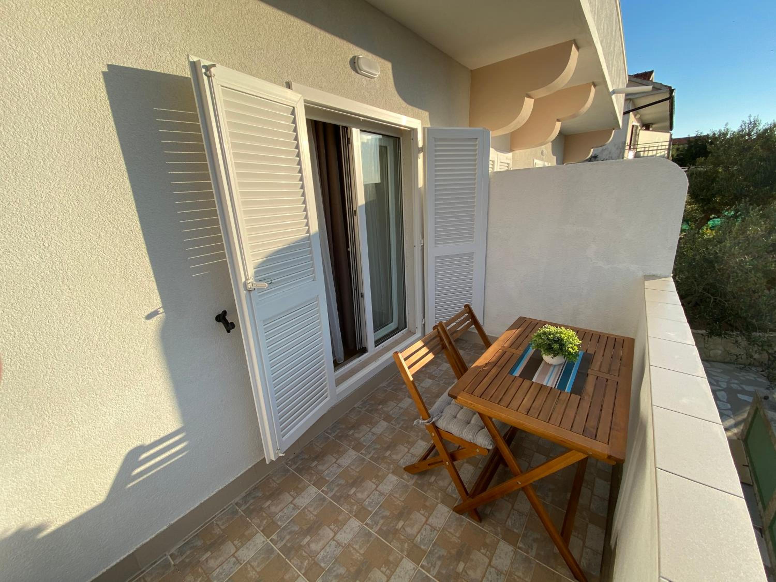 Apartment with Balcony photo 2