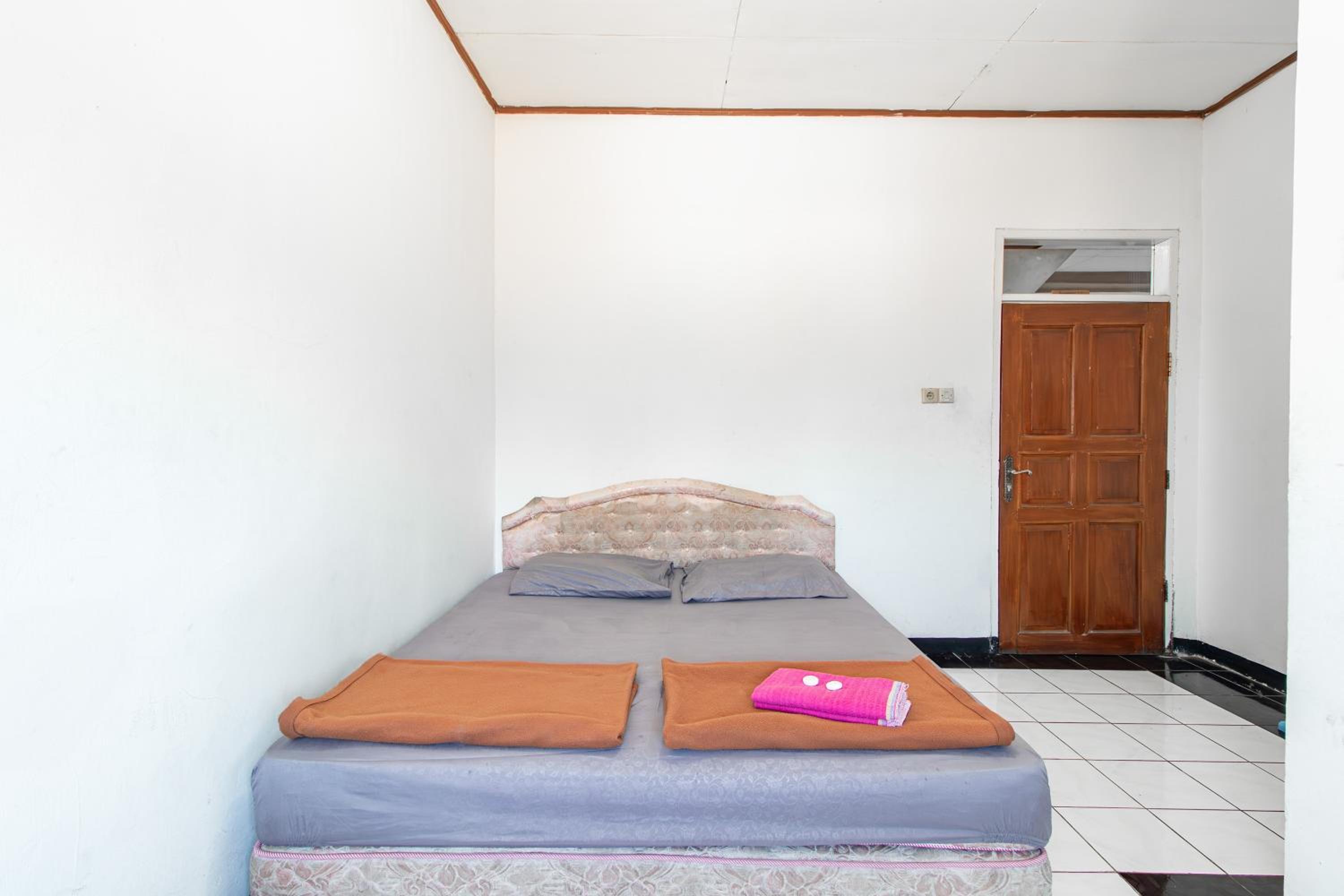 Standard Double Room - Photo 3