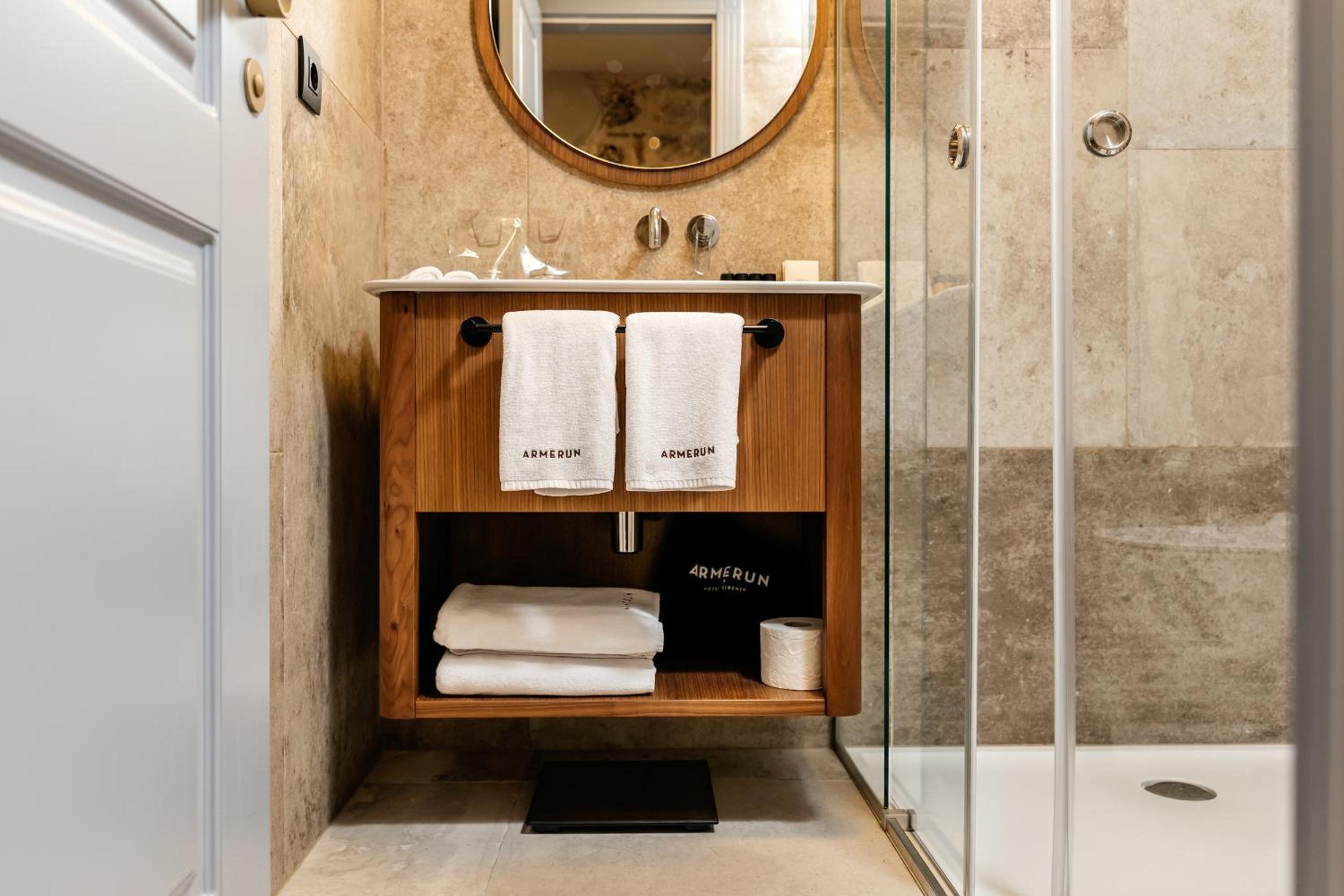 Deluxe Double or Twin Room with Sea View - Photo 8