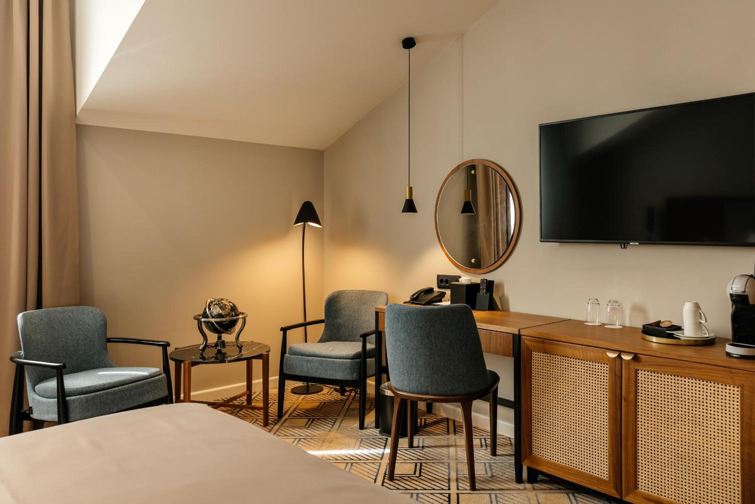 Deluxe Double or Twin Room with Sea View - Photo 10