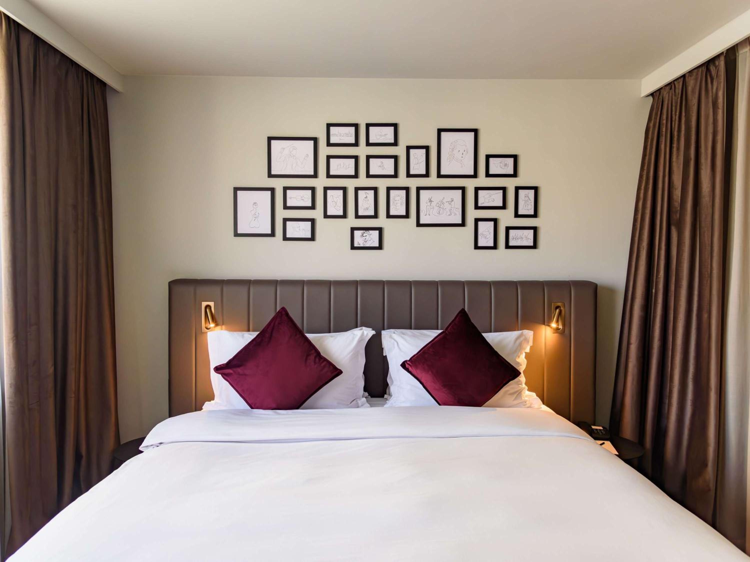 Maestro Suite with King Bed photo 3