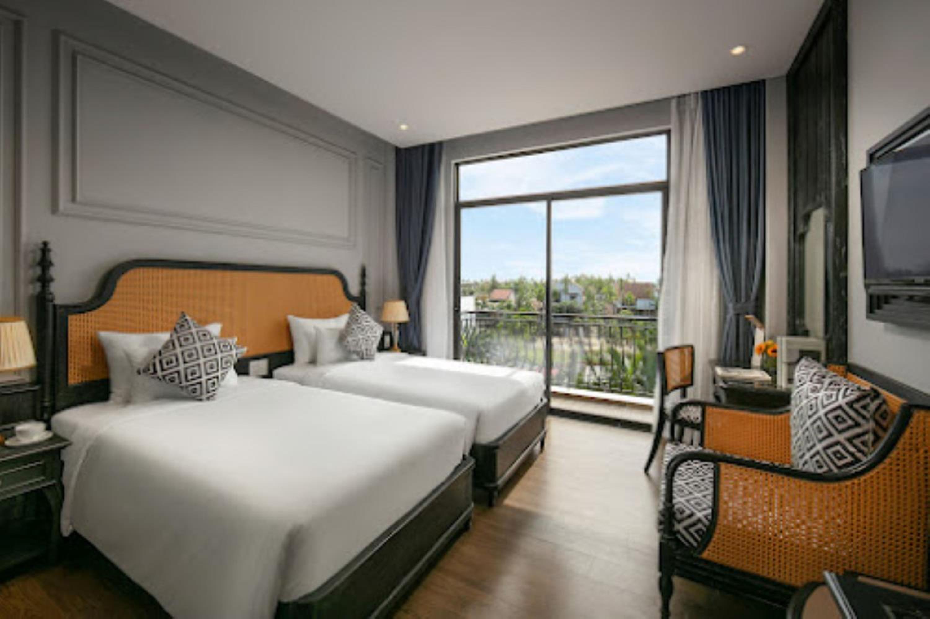 Deluxe Double or Twin Room with City View photo 2