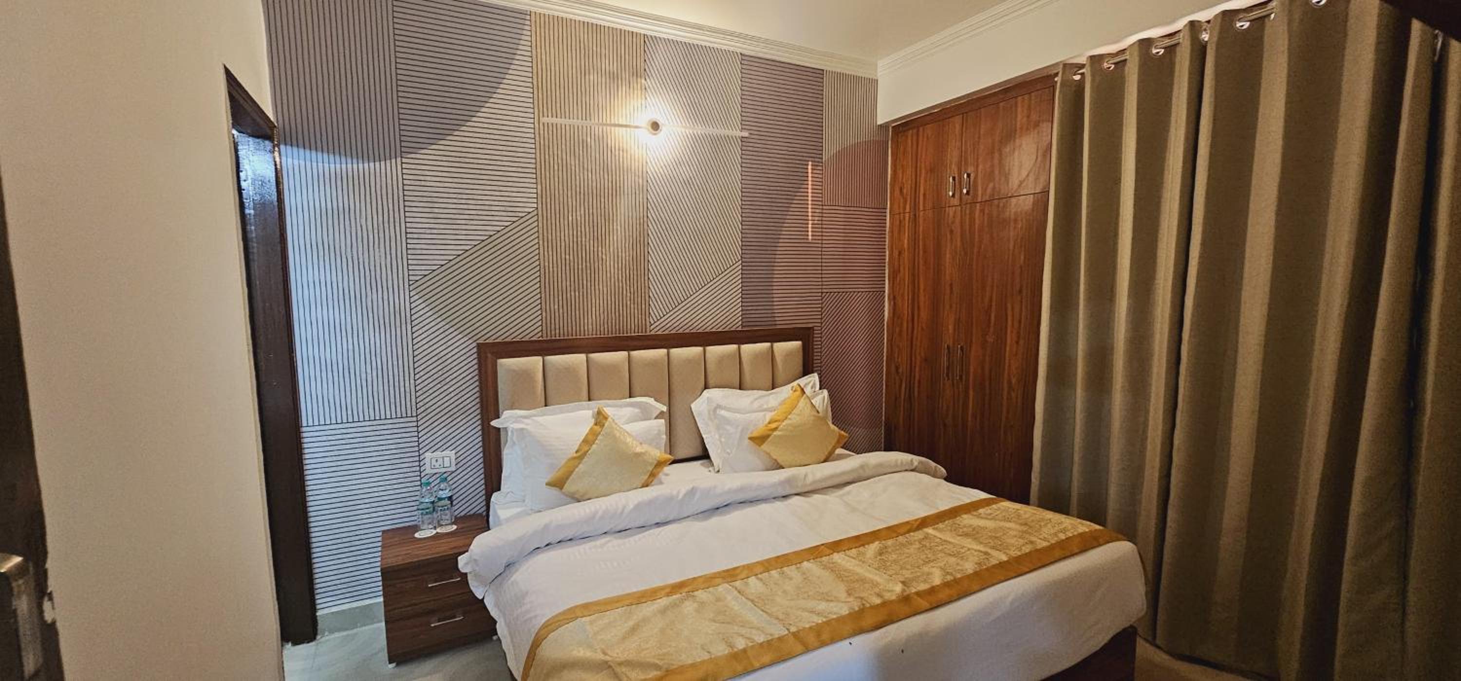 One-Bedroom Apartment with Balcony and City View - Photo 11