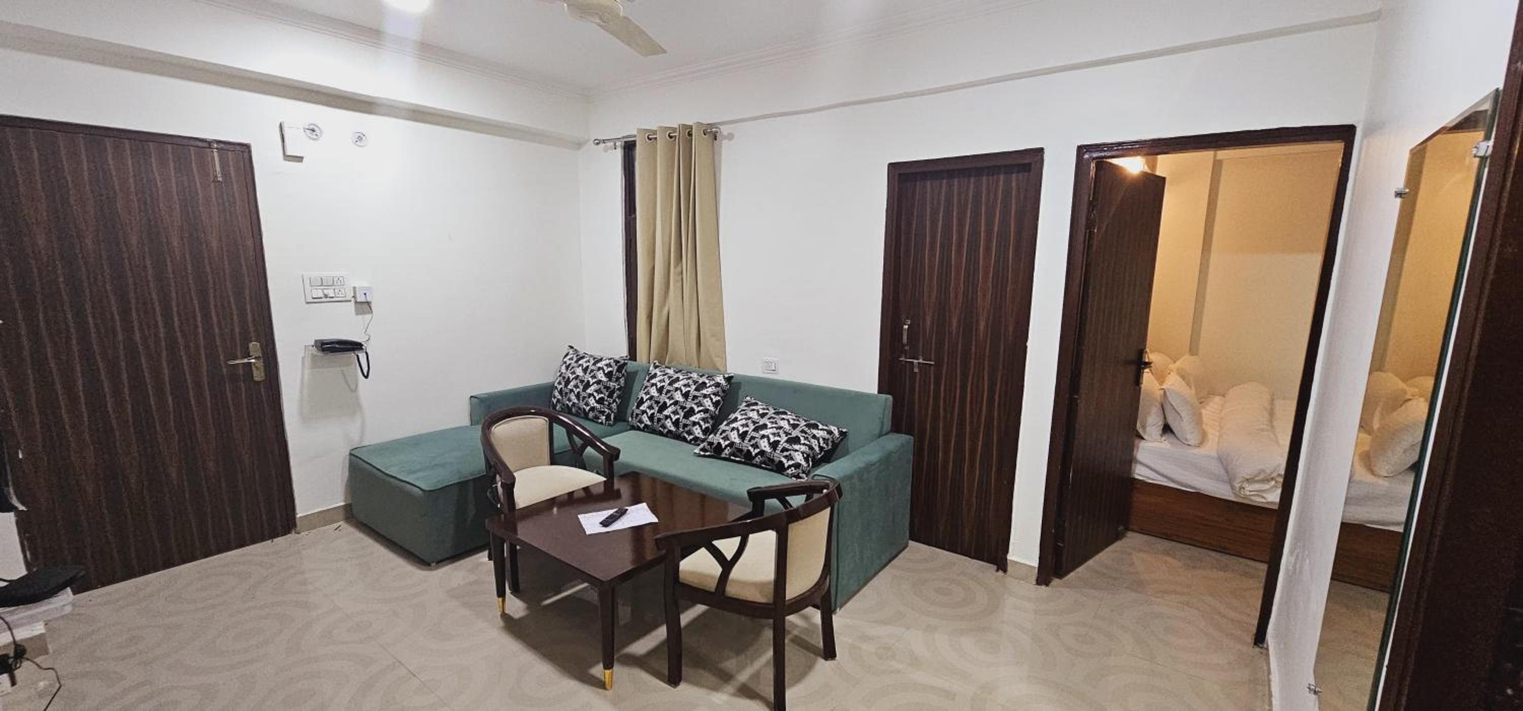 Two-Bedroom Apartment with City View - Photo 9