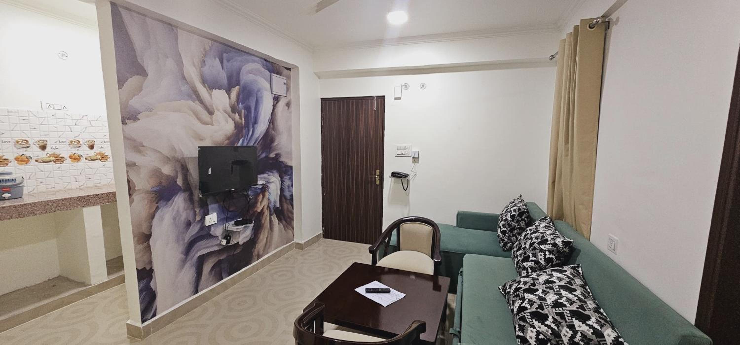 One-Bedroom Apartment with Balcony and City View - Photo 9