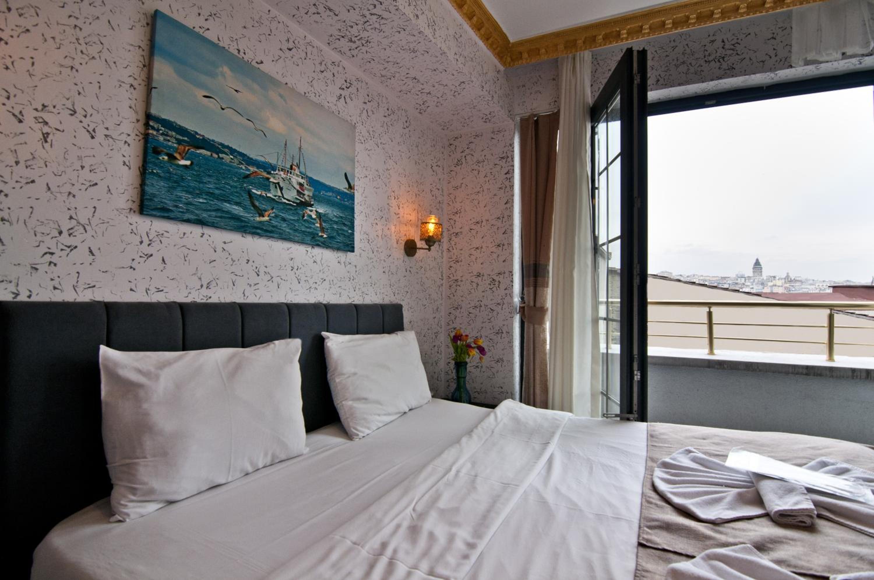 Deluxe Triple Room with Sea View photo 3