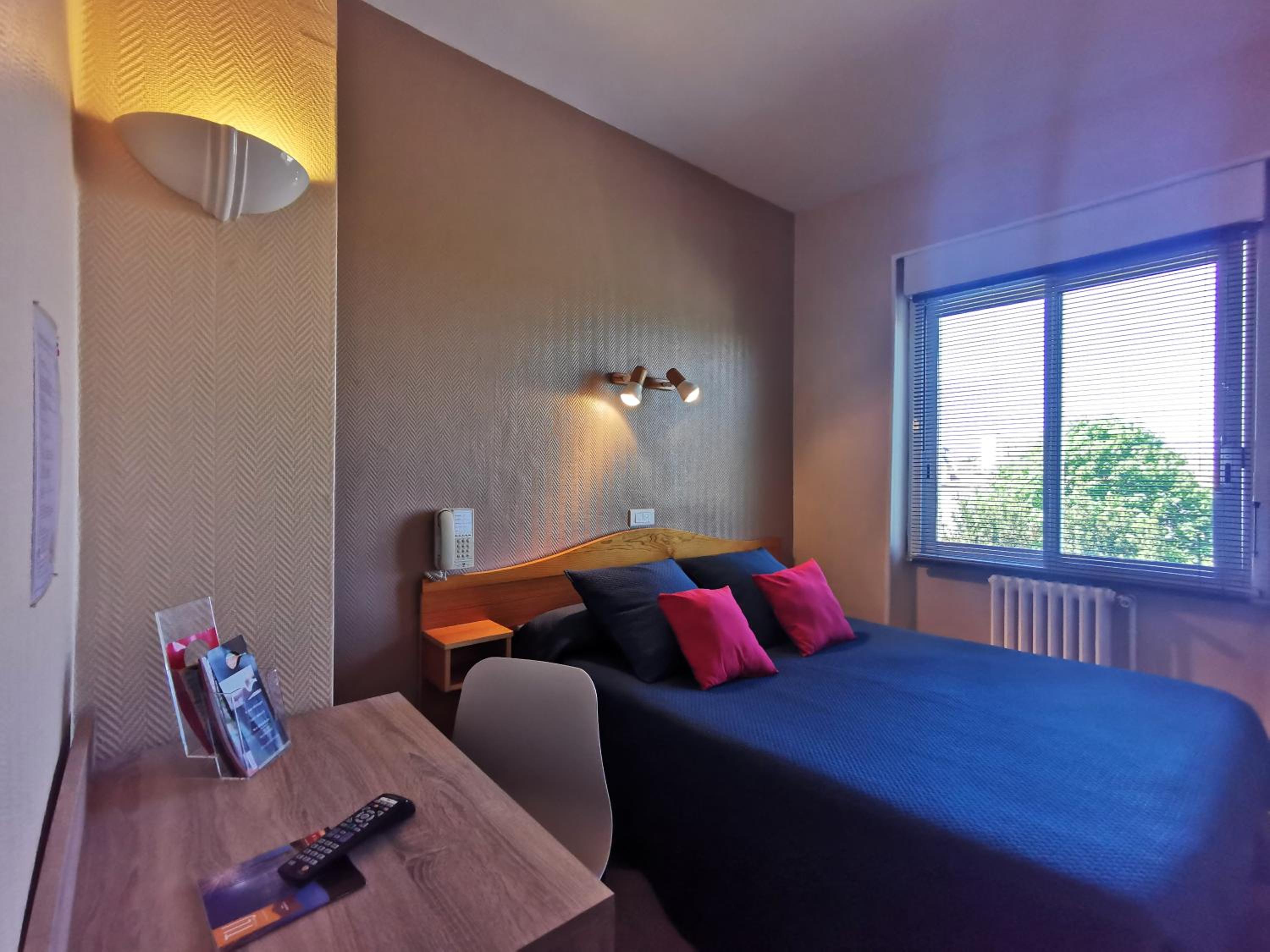 Standard Double Room - Photo 5