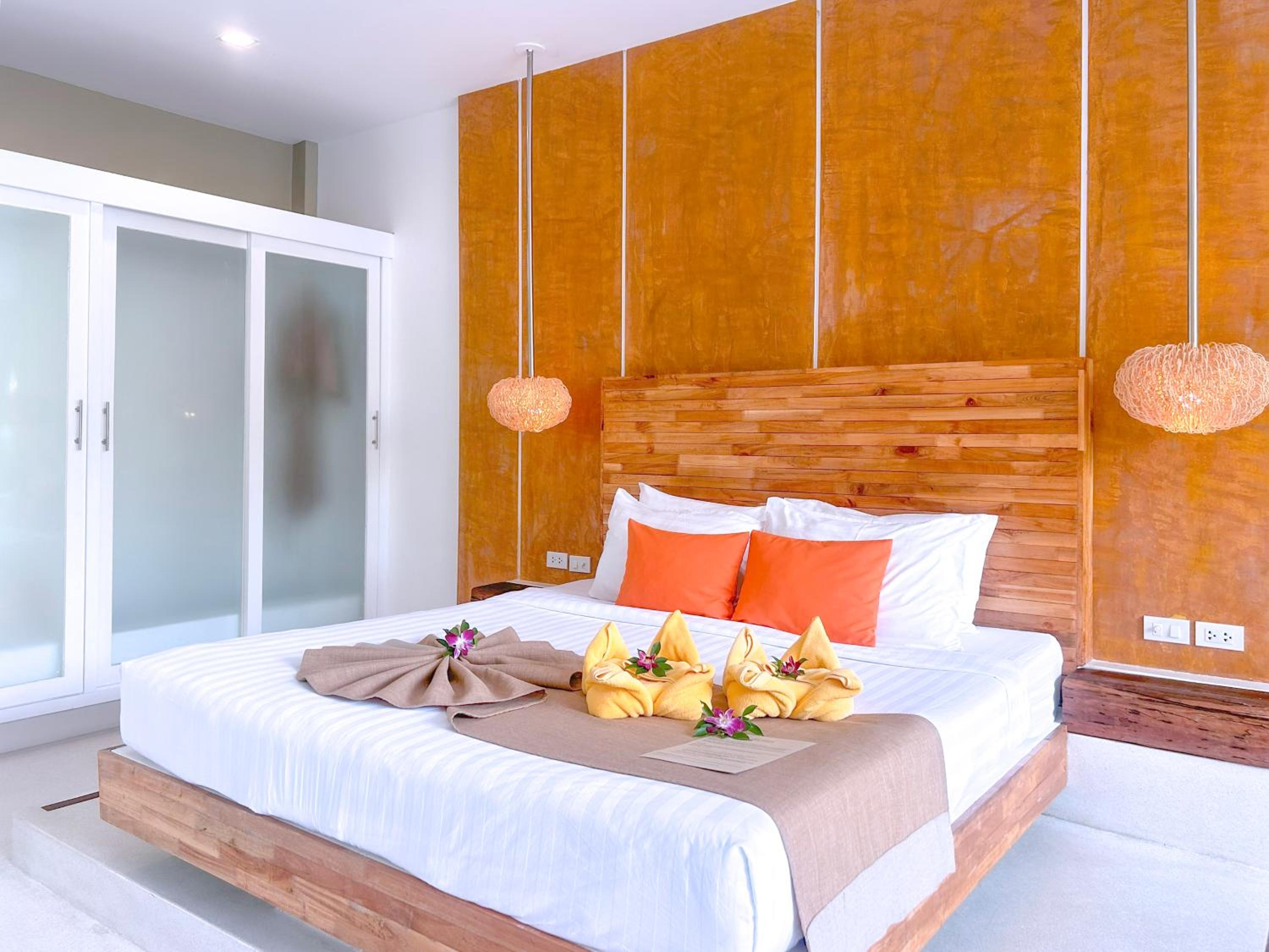 Poolside Suite photo 3