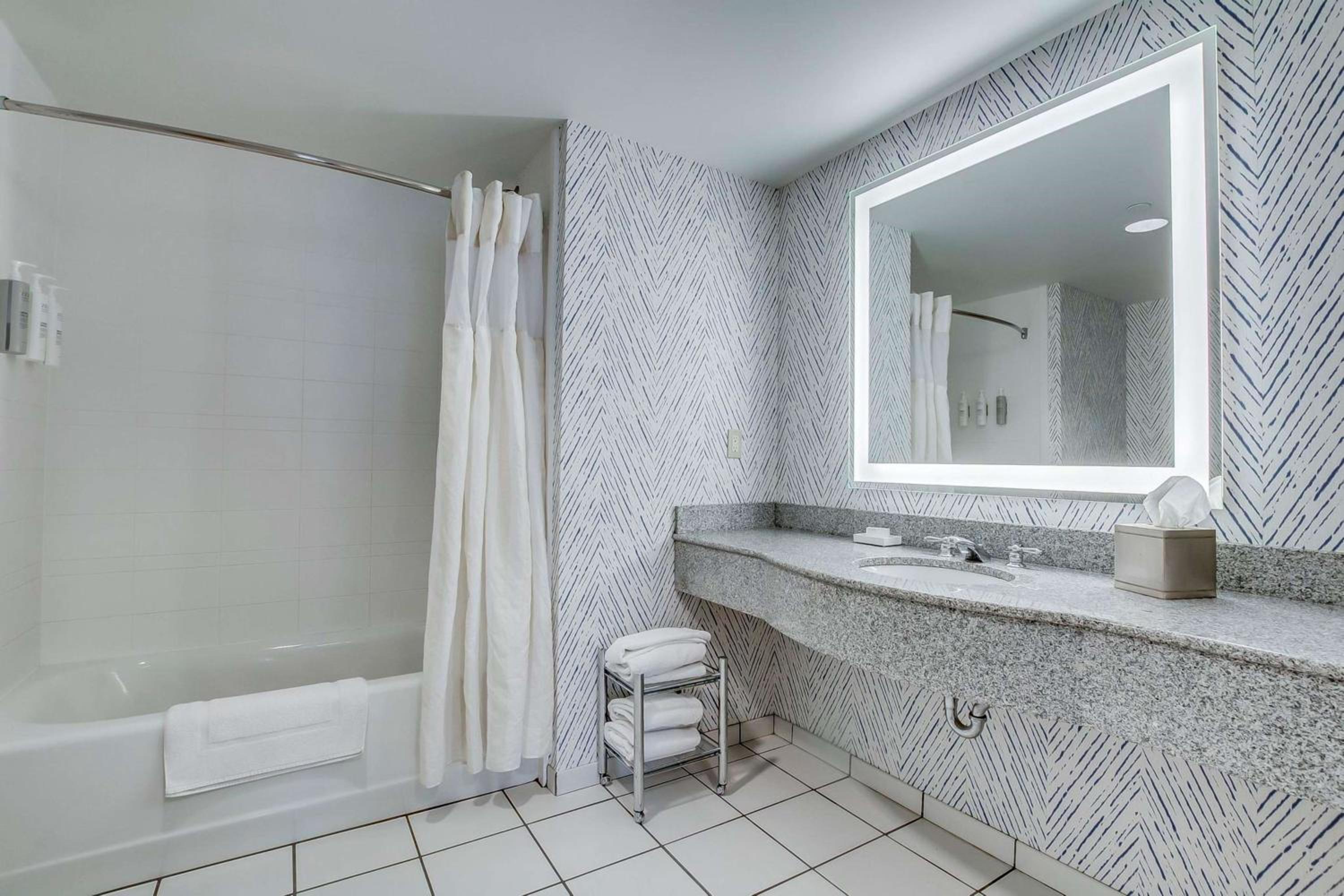 Executive King Suite - Photo 6
