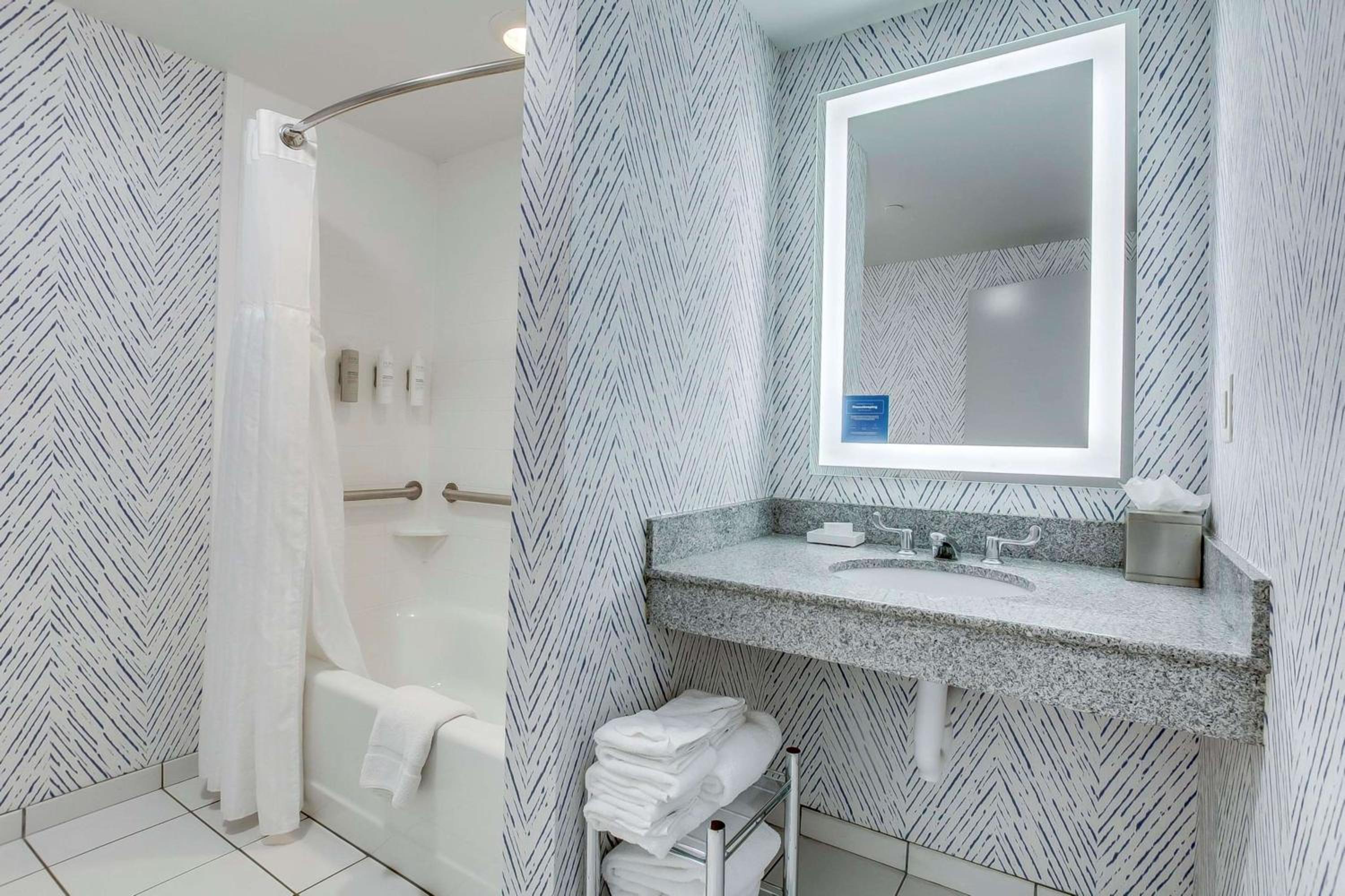 Queen Room with Two Queen Beds - Mobility and Hearing Access - Photo 5