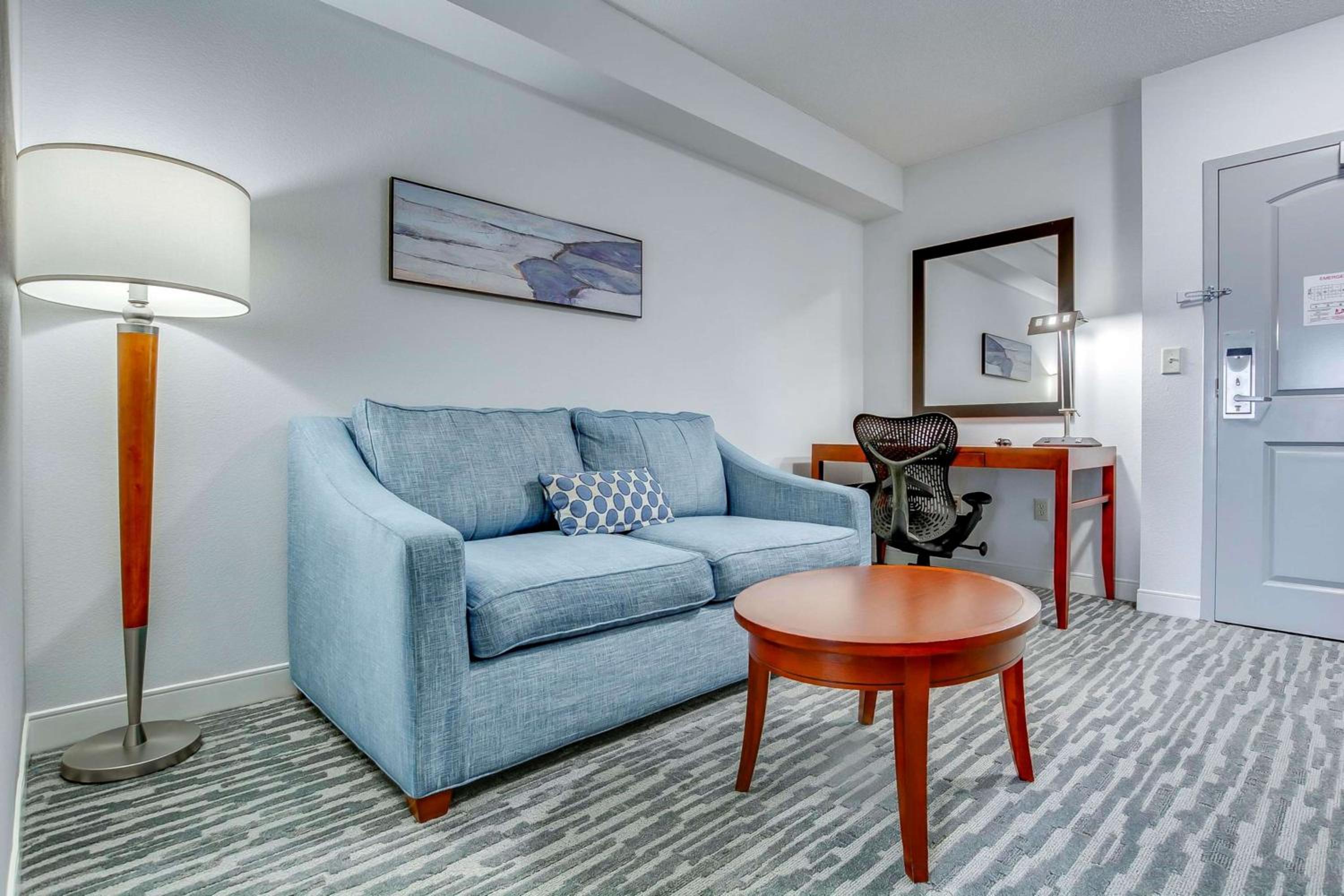 Junior King Suite with Sofa Bed - Photo 6