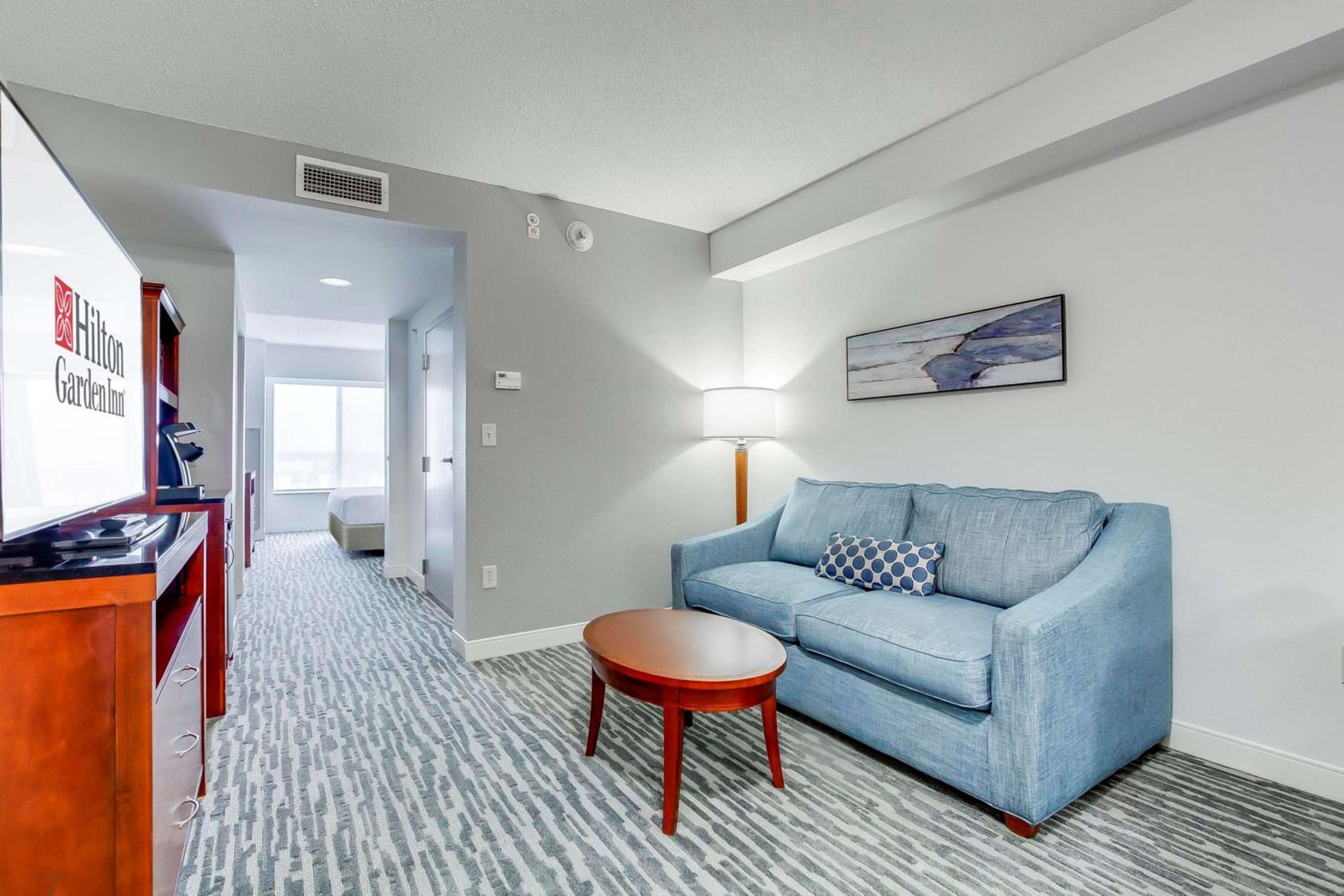 Junior King Suite with Sofa Bed - Photo 5
