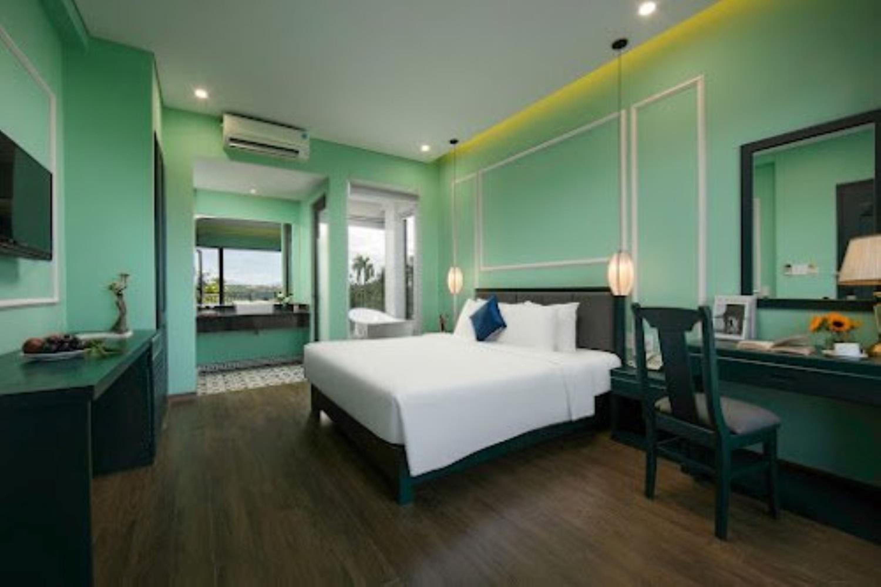 Queen Room with Balcony photo 3