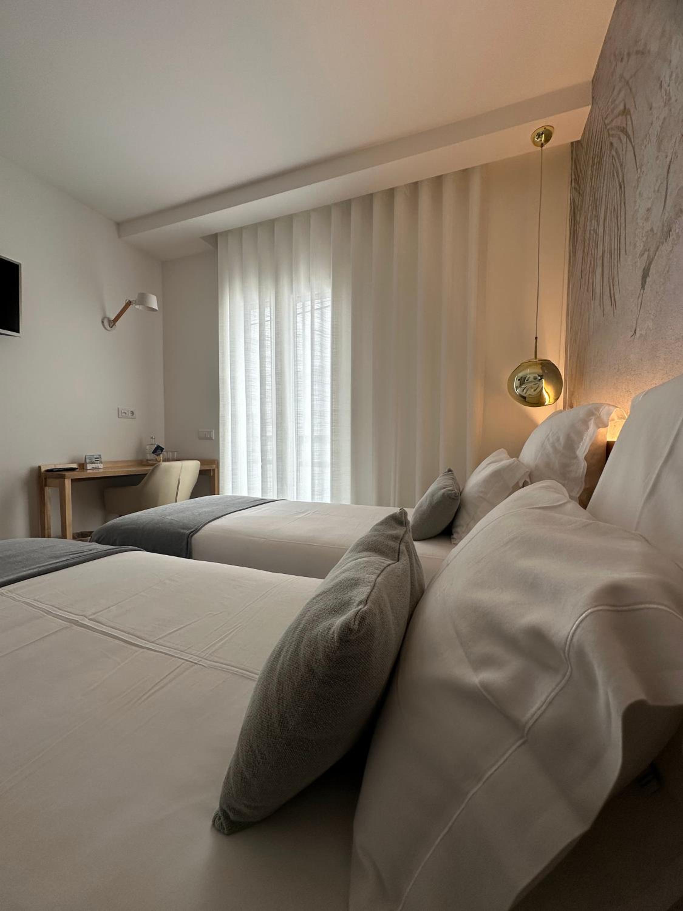 Deluxe Double or Twin Room photo 3