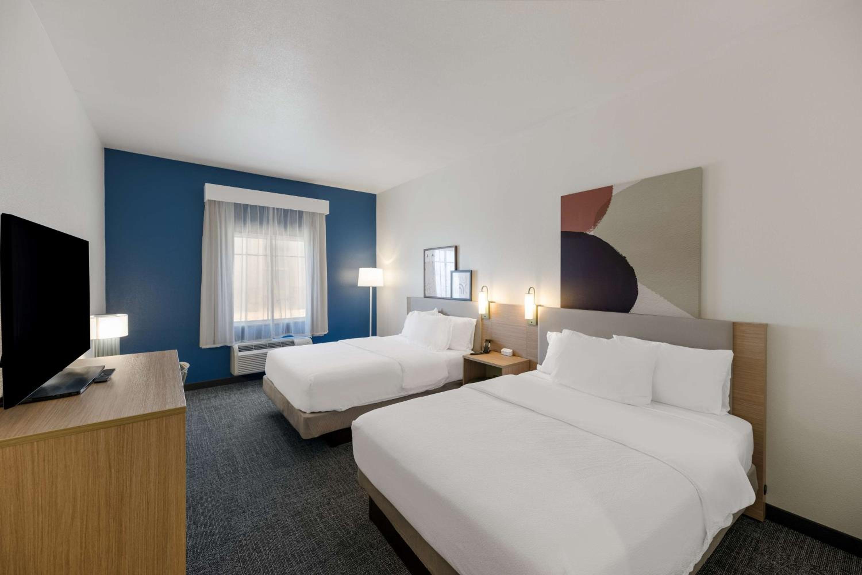 Room with Two Queen Beds - Non-Smoking photo 1