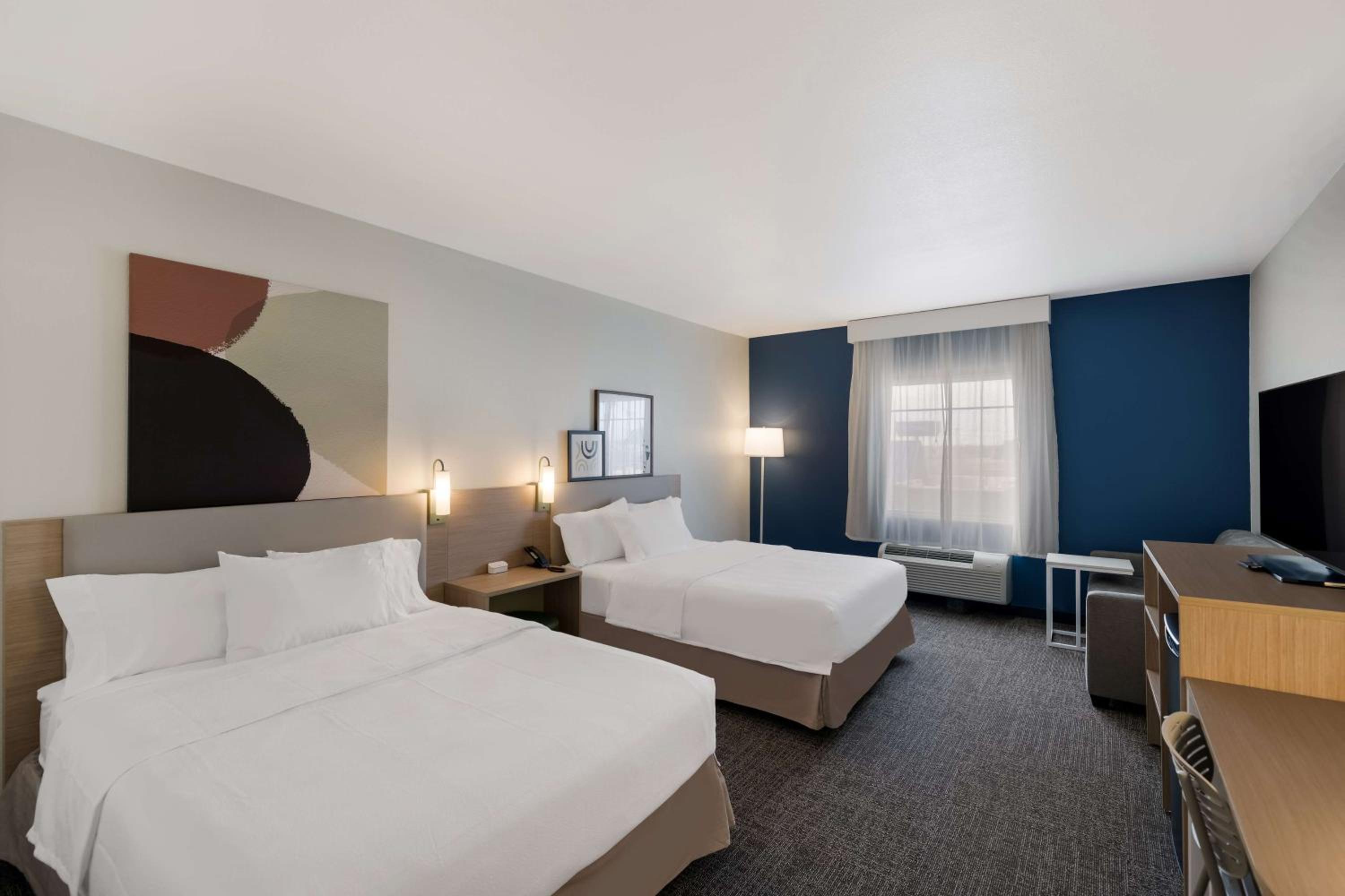 Queen Room with Two Queen Beds and Bath Tub - Mobility Access photo 1