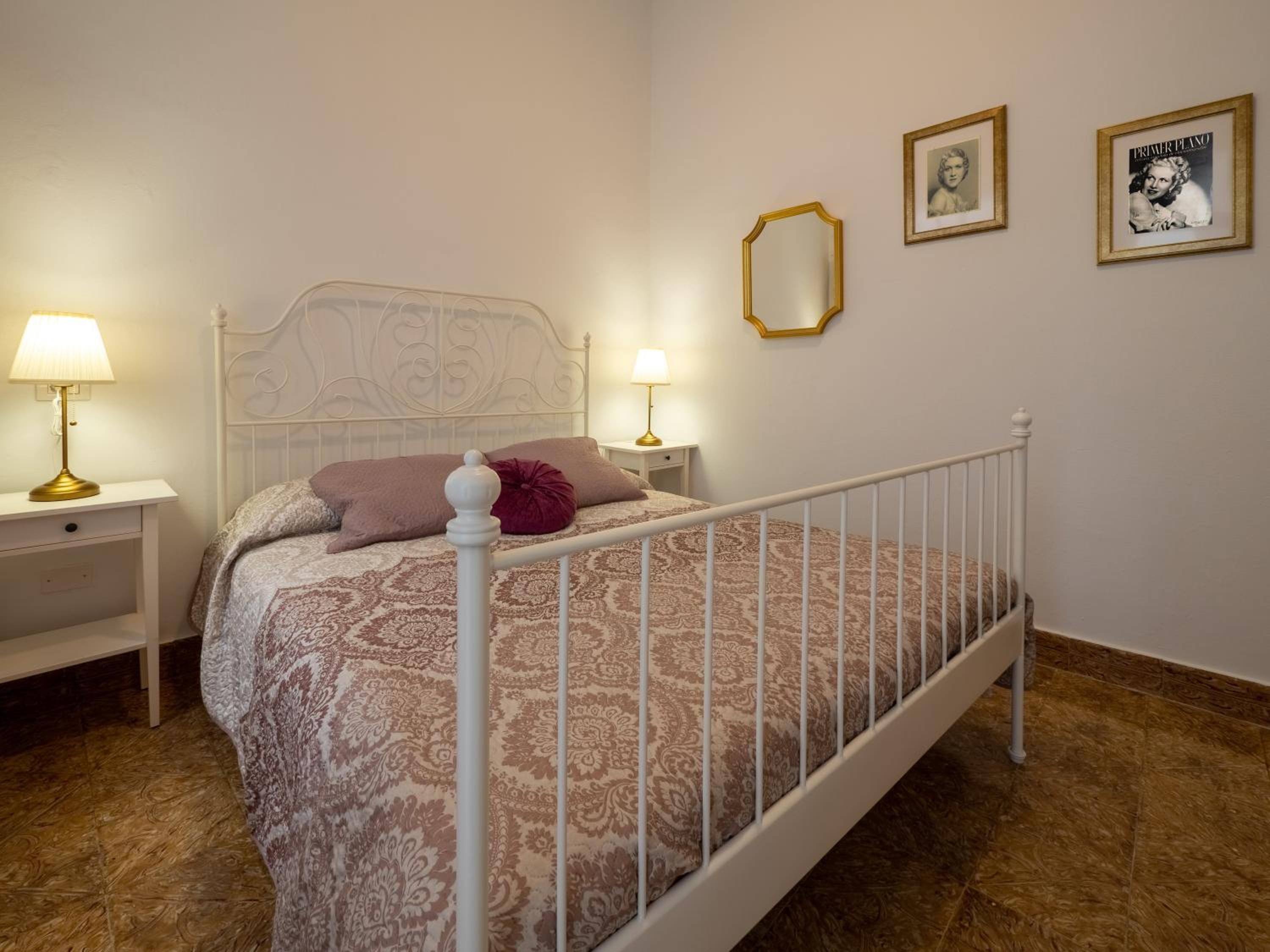 Double Room with Private Bathroom - Photo 1