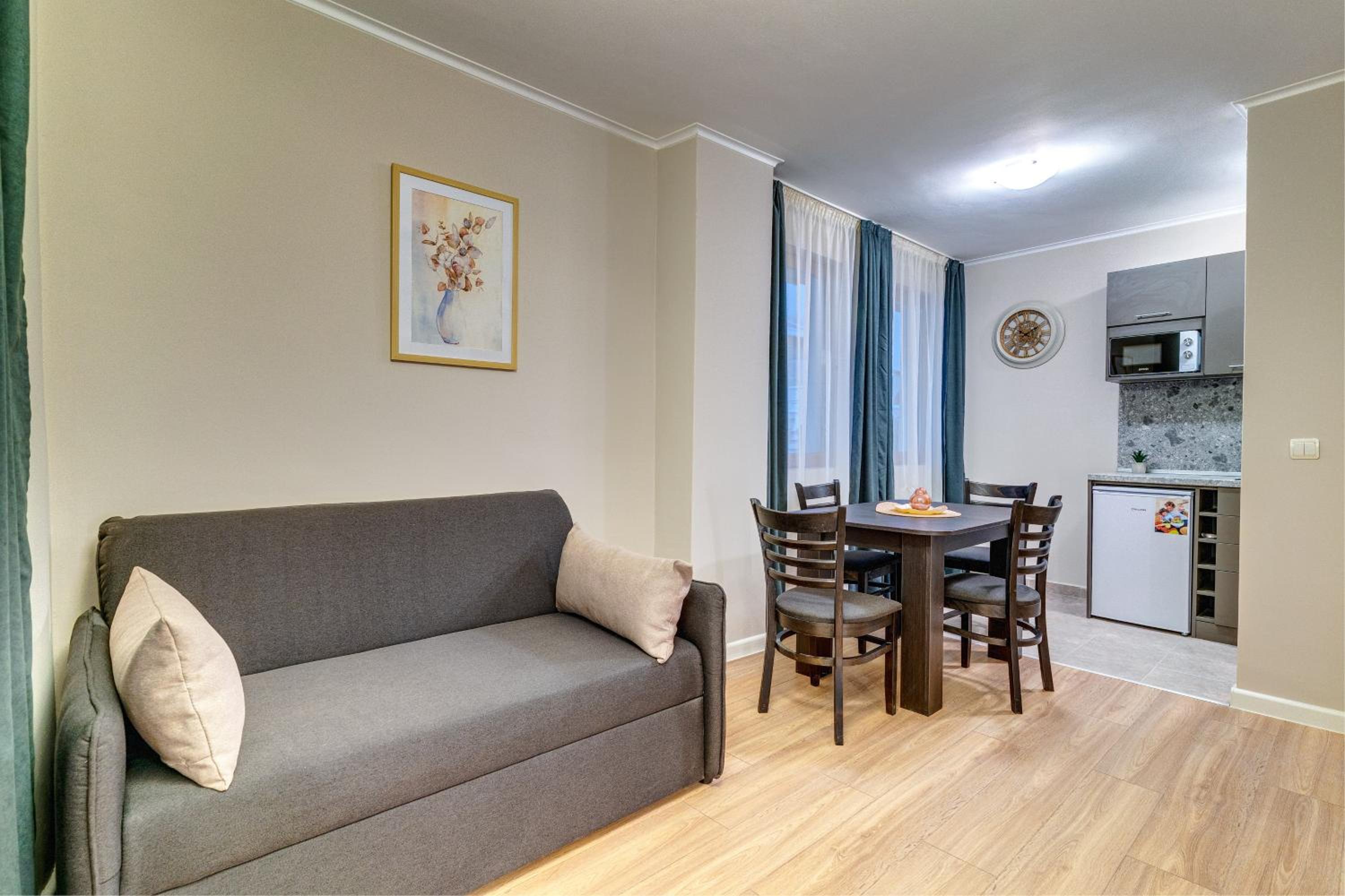 One-Bedroom Apartment photo 1