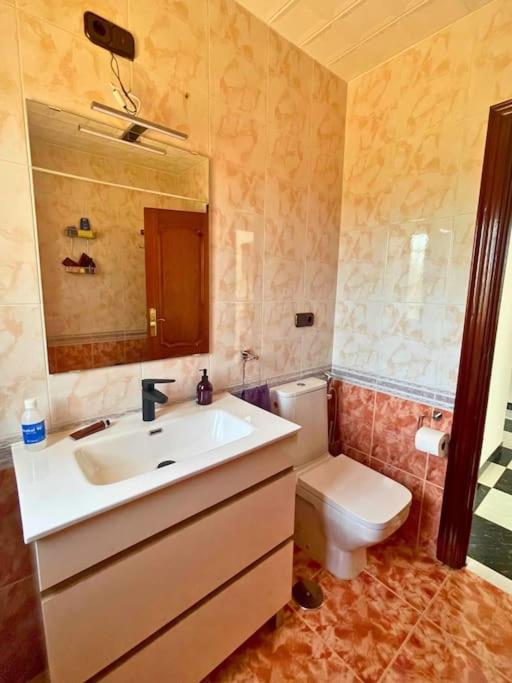 Three-Bedroom House photo 3