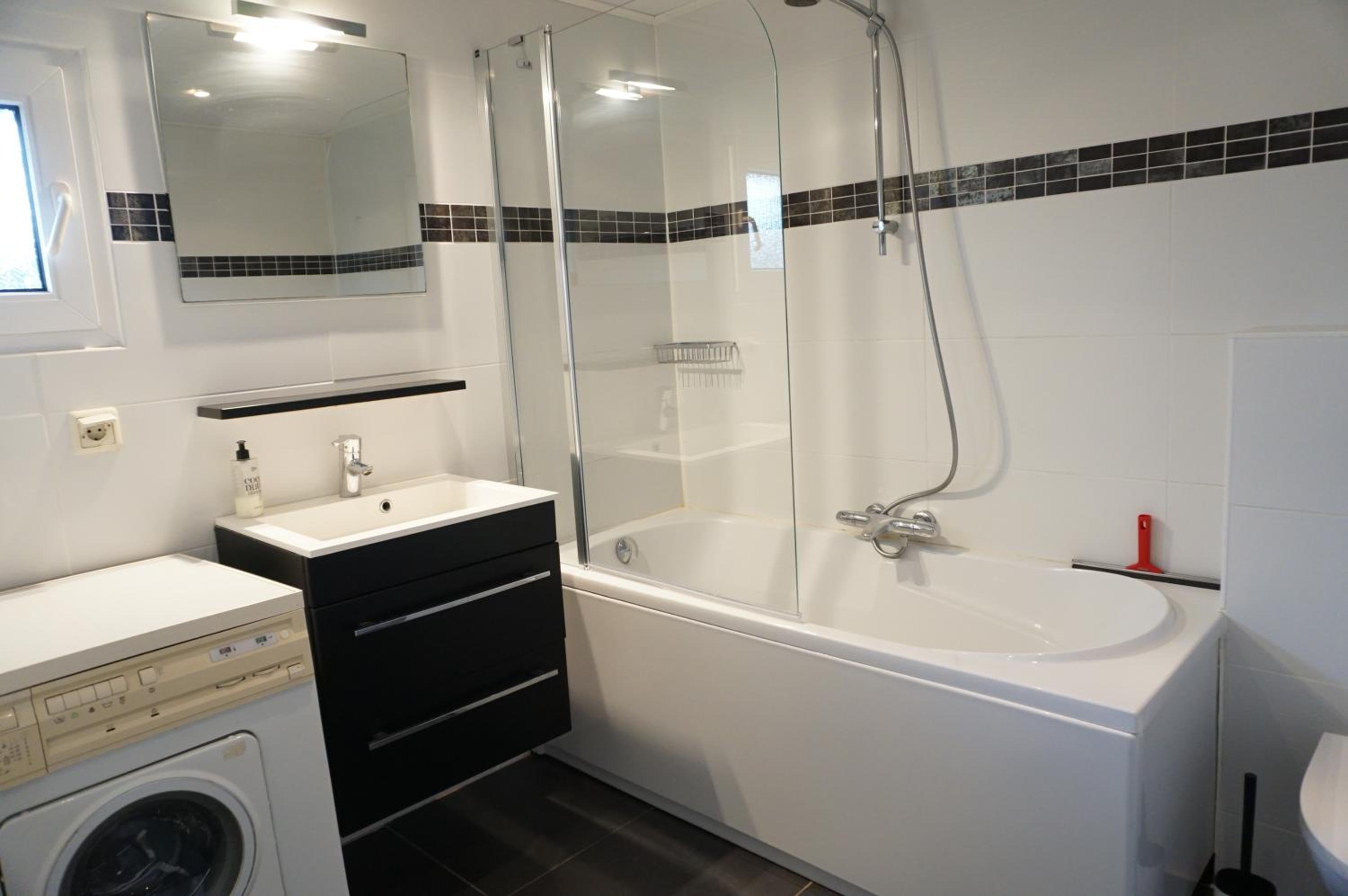 Three-Bedroom House photo 2
