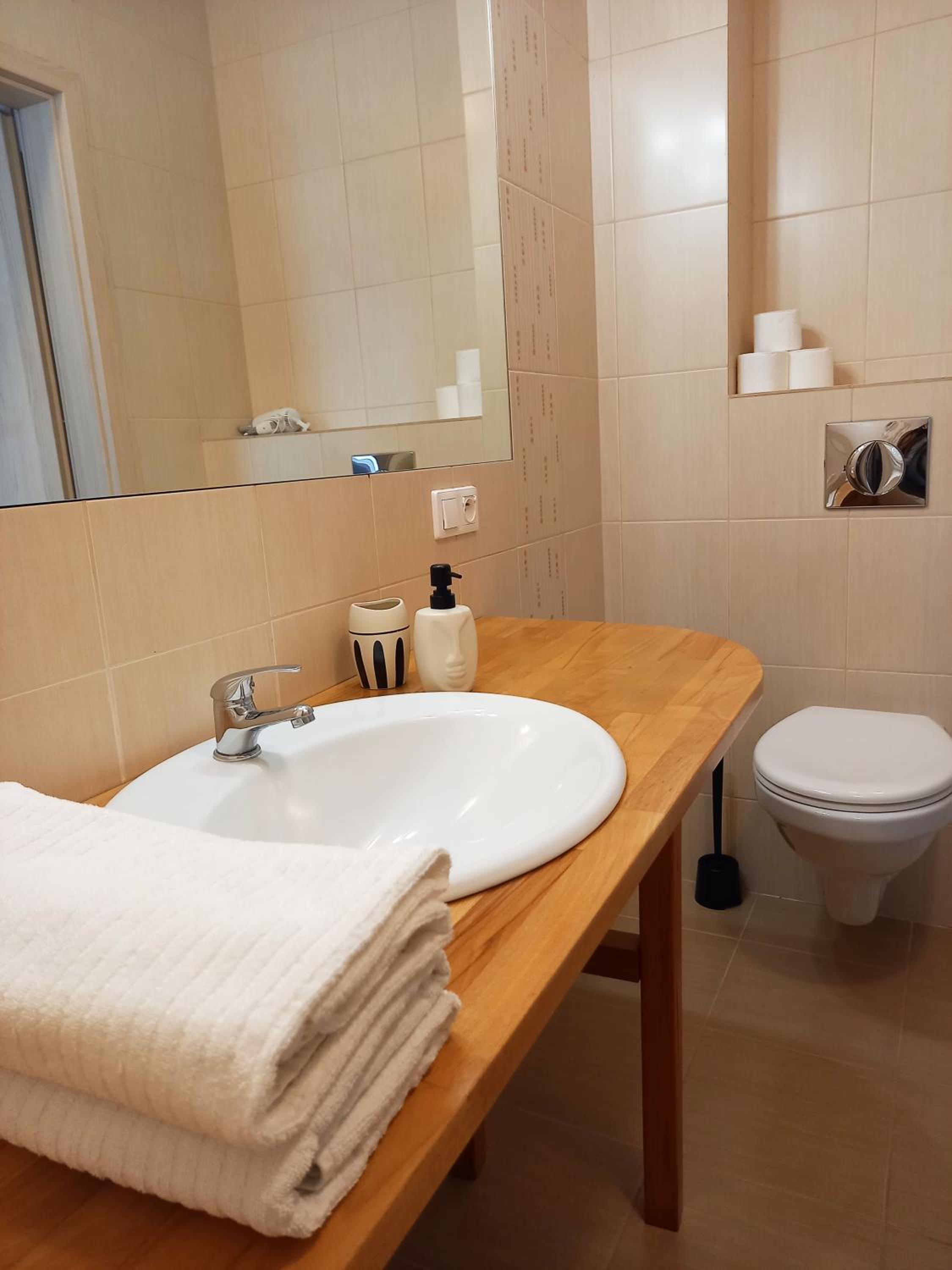 Double Room - Photo 9