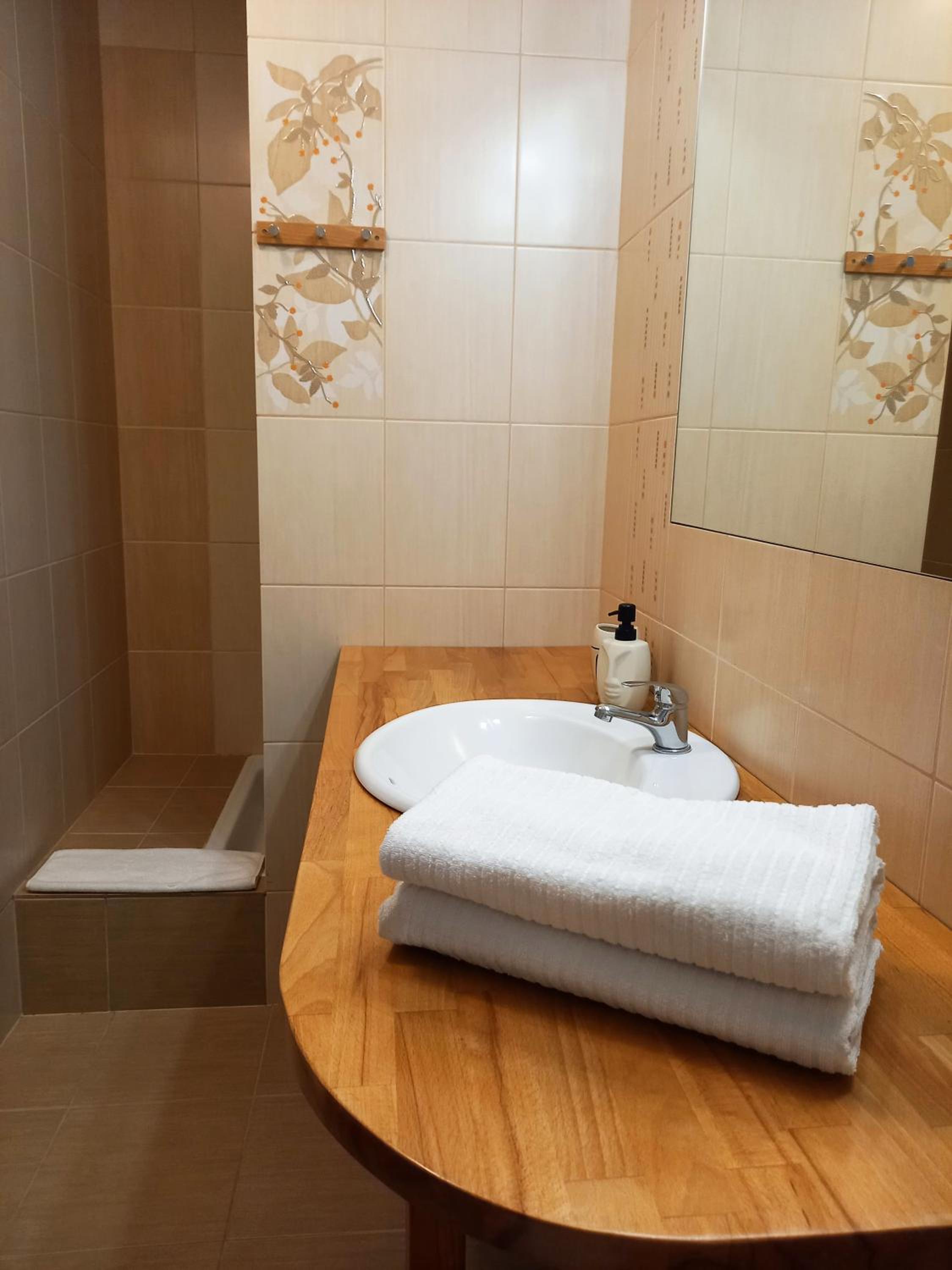 Double Room - Photo 8