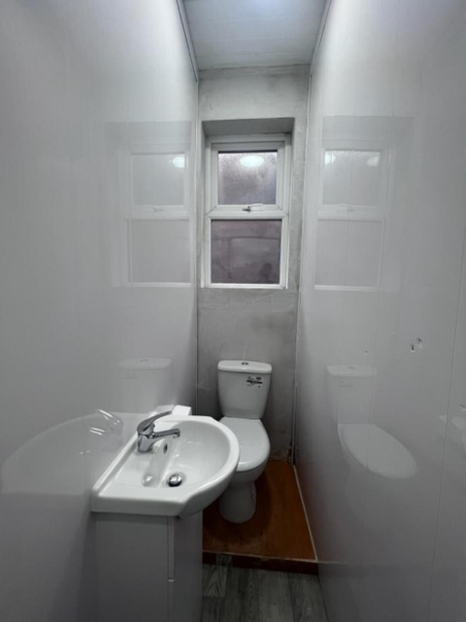 Standard Twin Room with Shared Bathroom photo 2