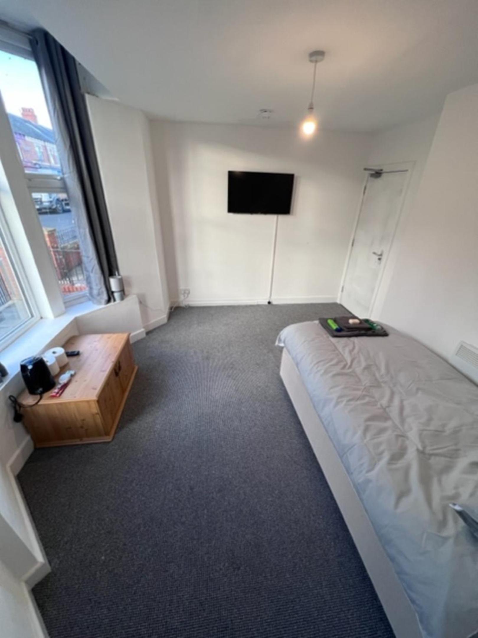 Standard Double Room with Shared Bathroom photo 3