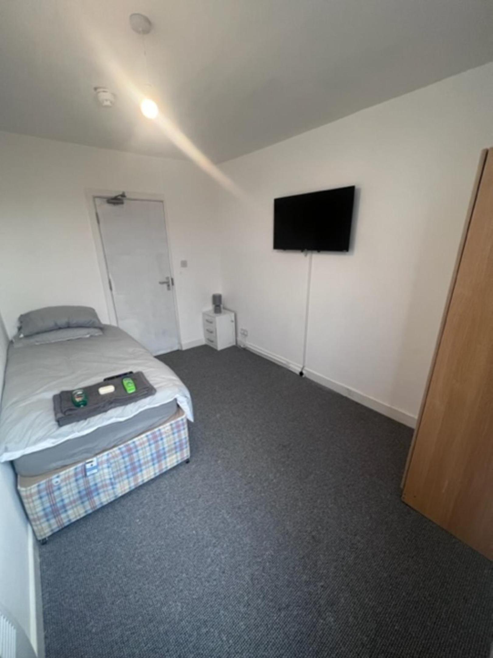 Standard Double Room with Shared Bathroom photo 2