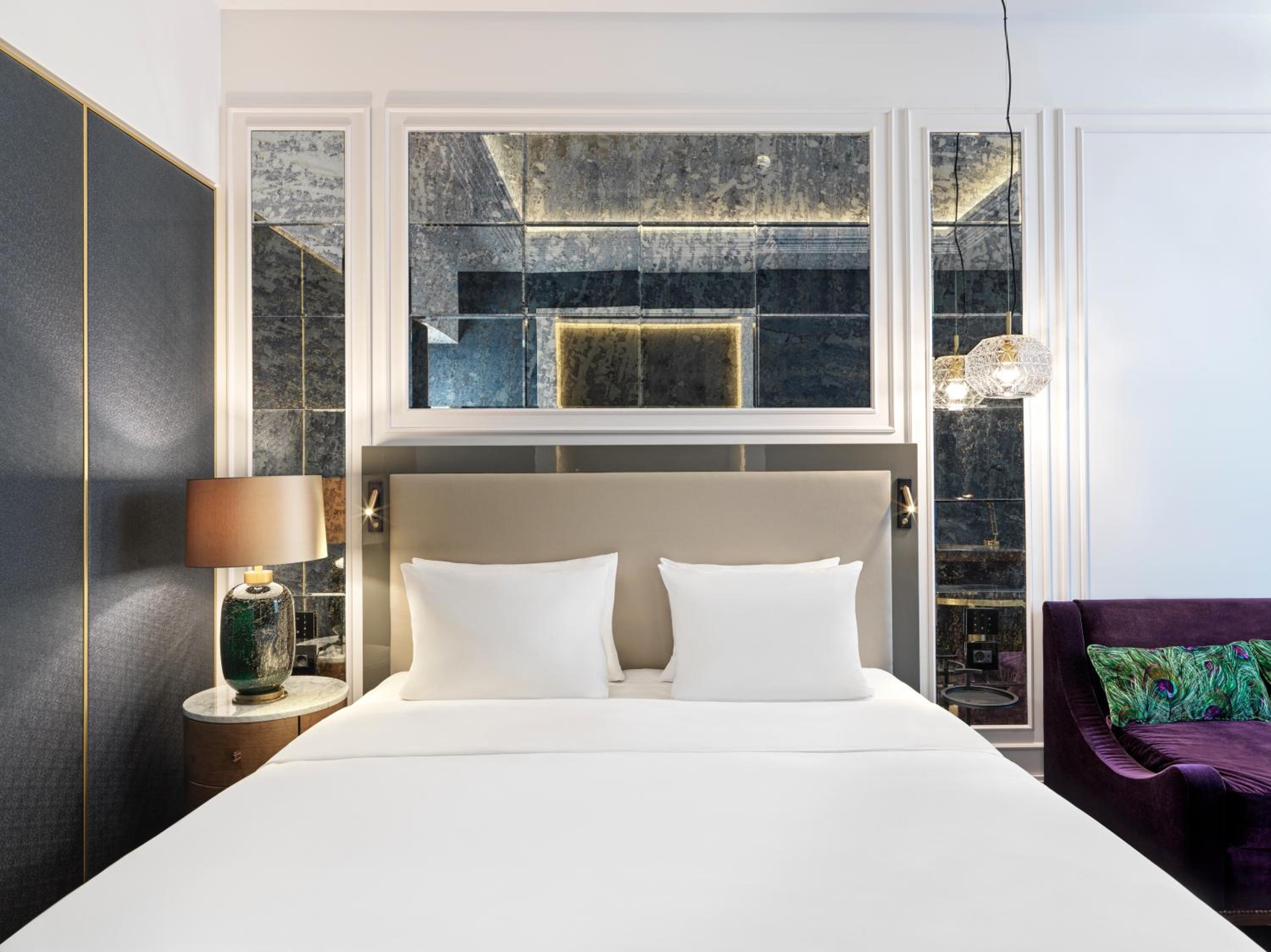 Deluxe King Room - Photo 4