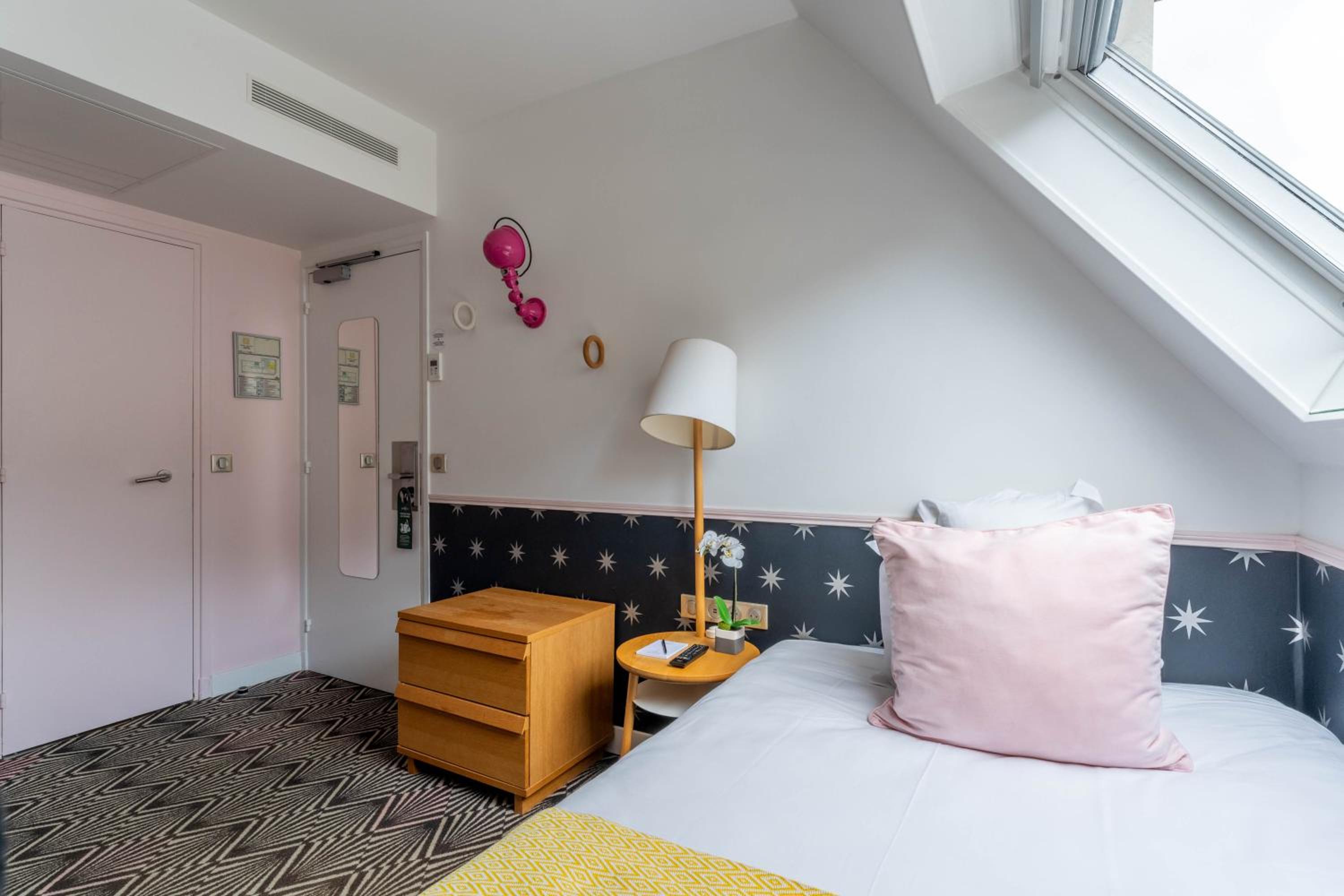 Single Room photo 2