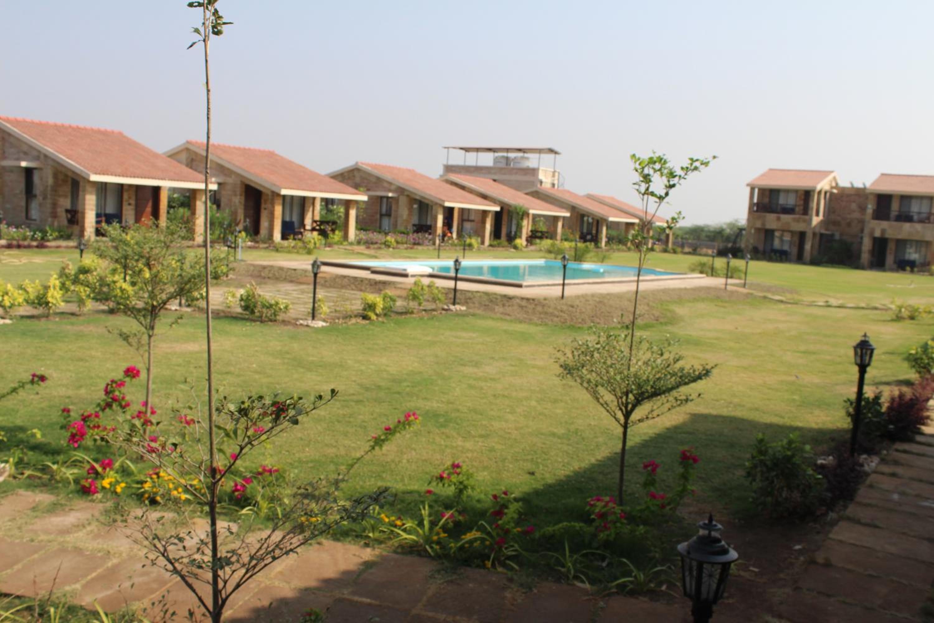 Large Double Room: Complimentary Hi-Tea, Complimentary INR 500 Hotel Credit  photo 2