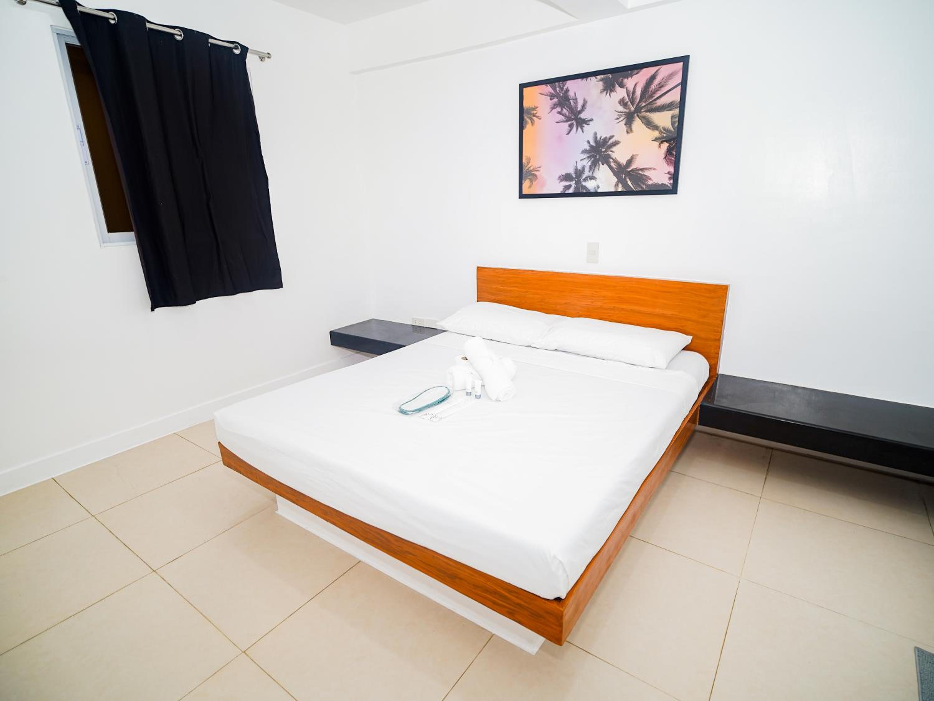 Standard Queen Room - Photo 16