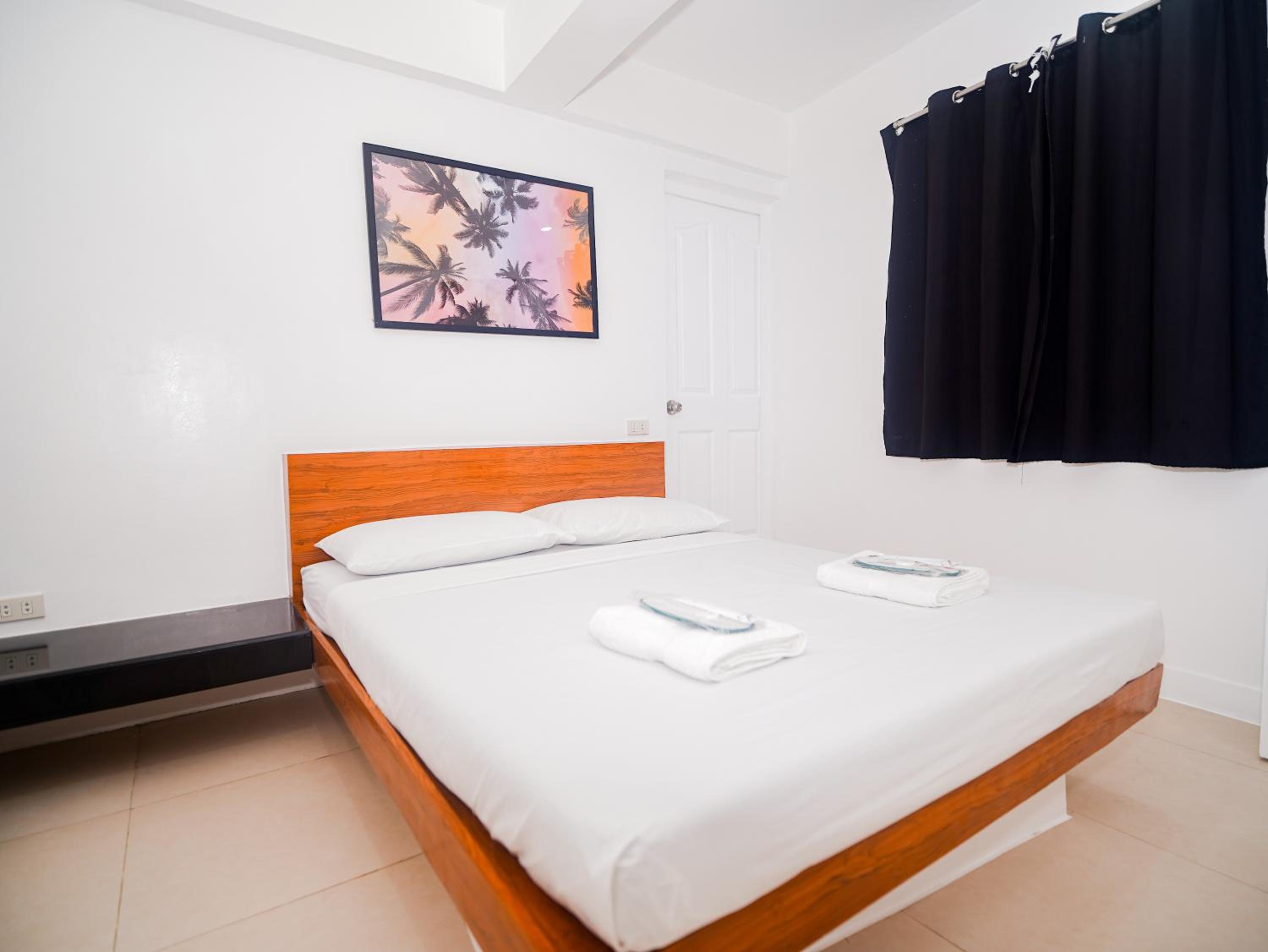 Standard Queen Room - Photo 8
